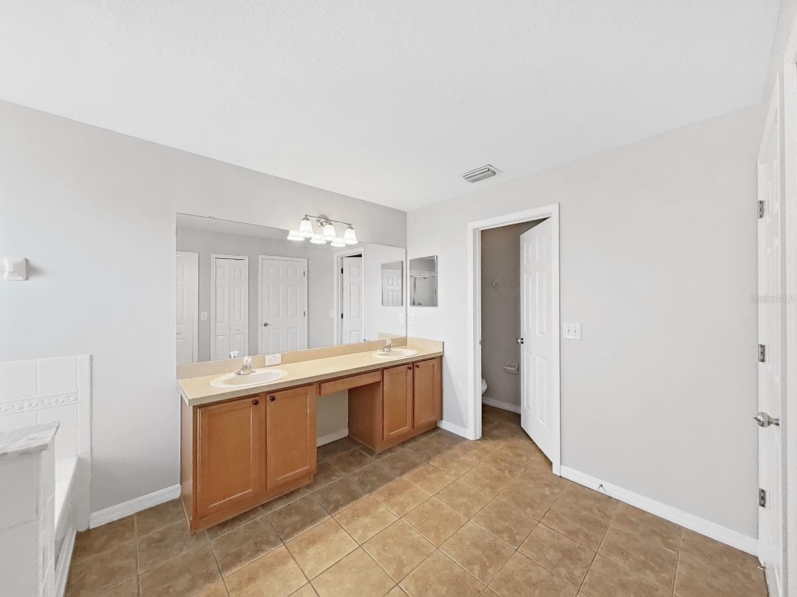 master bath - 8427 CARRIAGE POINTE DR, GIBSONTON