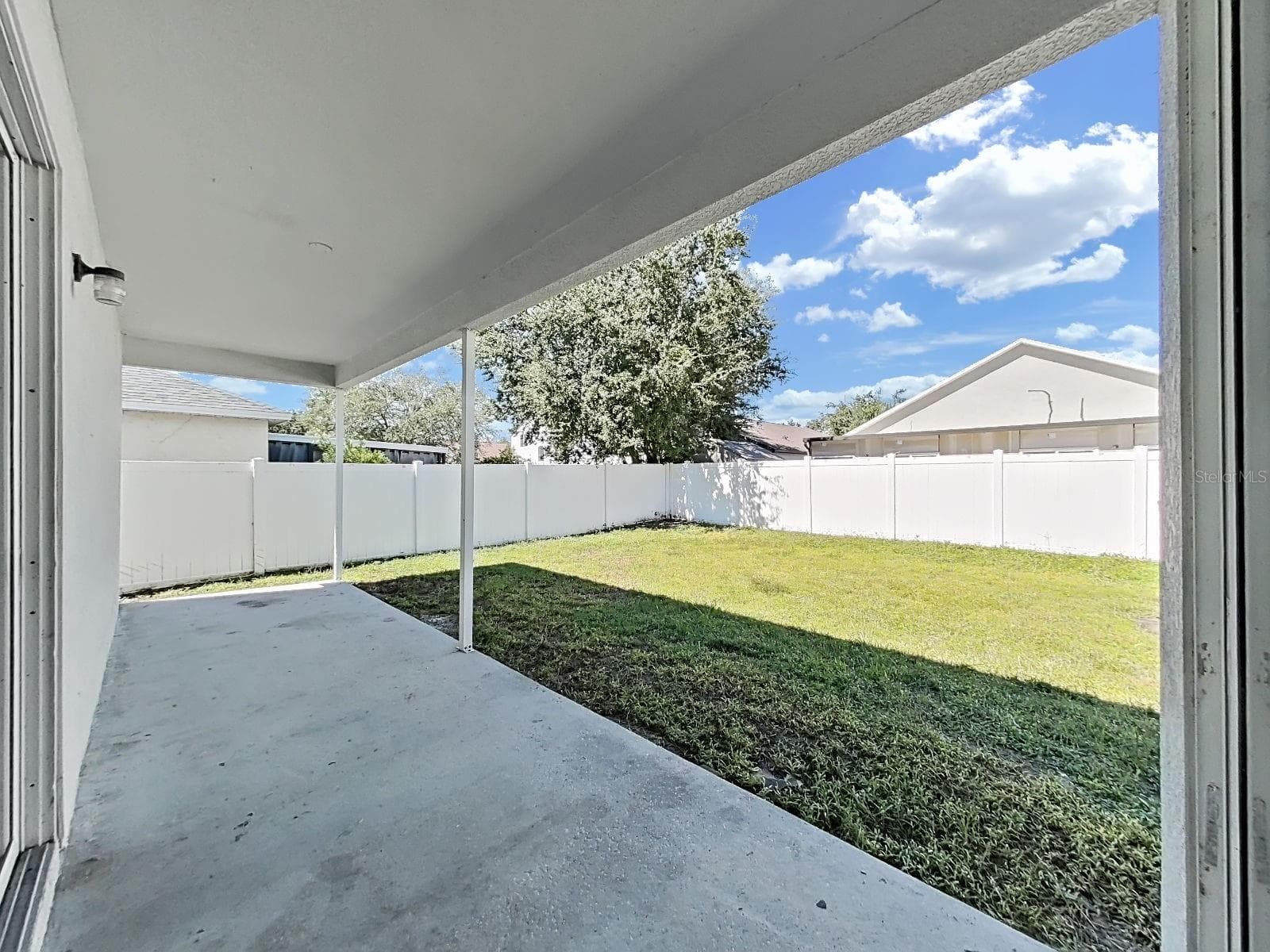 patio - 8427 CARRIAGE POINTE DR, GIBSONTON