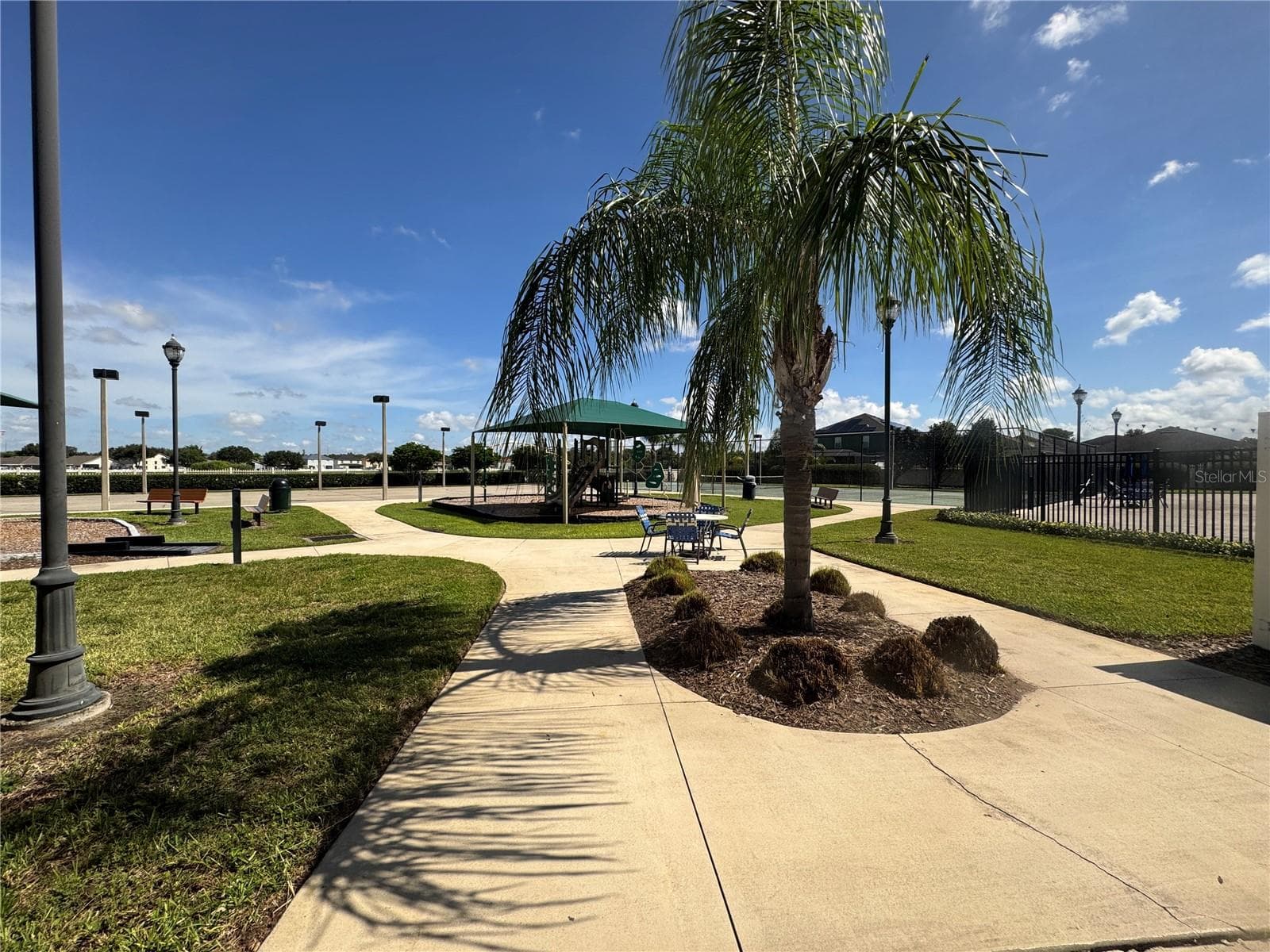 playground - 8427 CARRIAGE POINTE DR, GIBSONTON