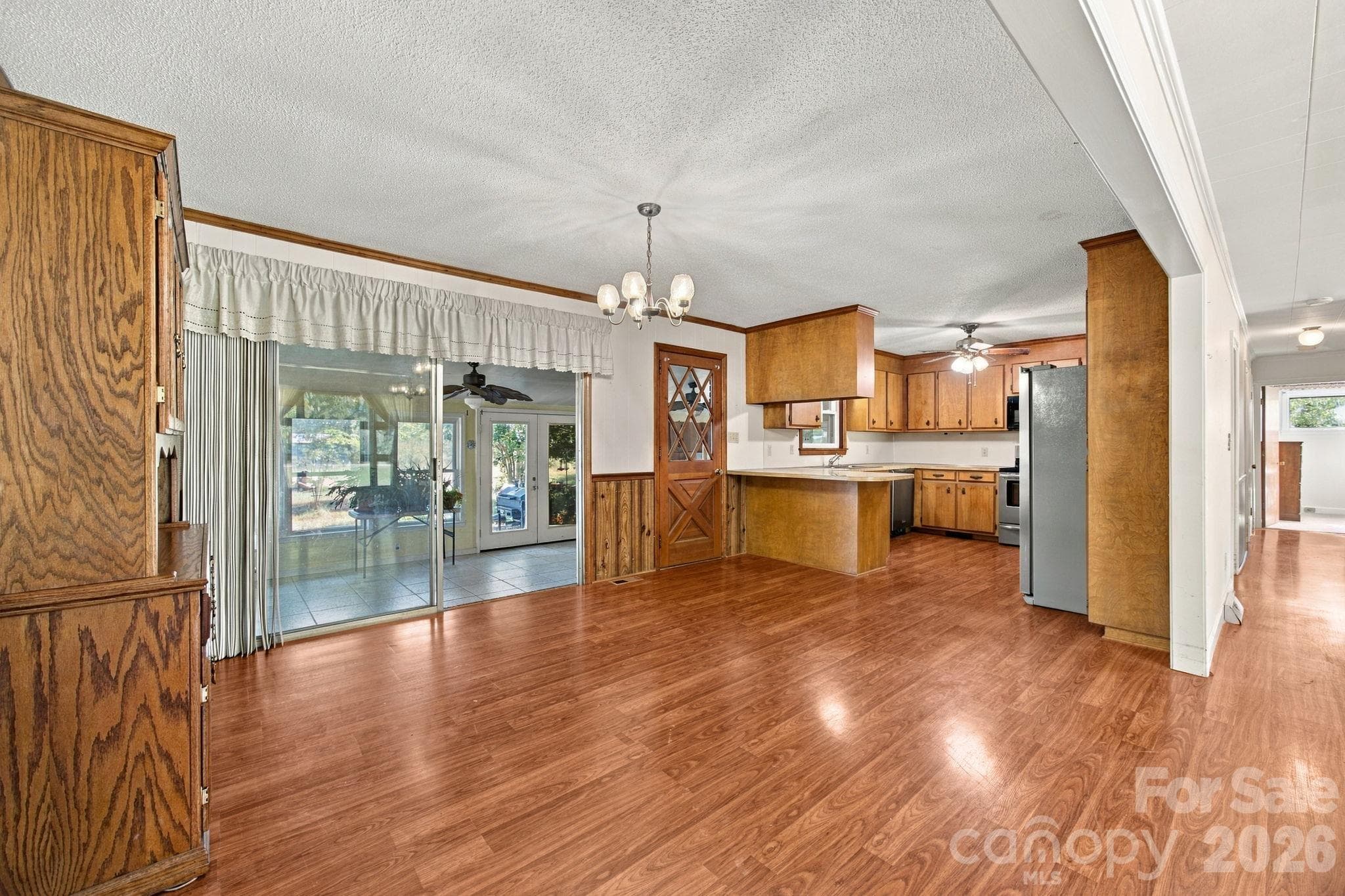 Dining room - 816 Central Avenue, Locust