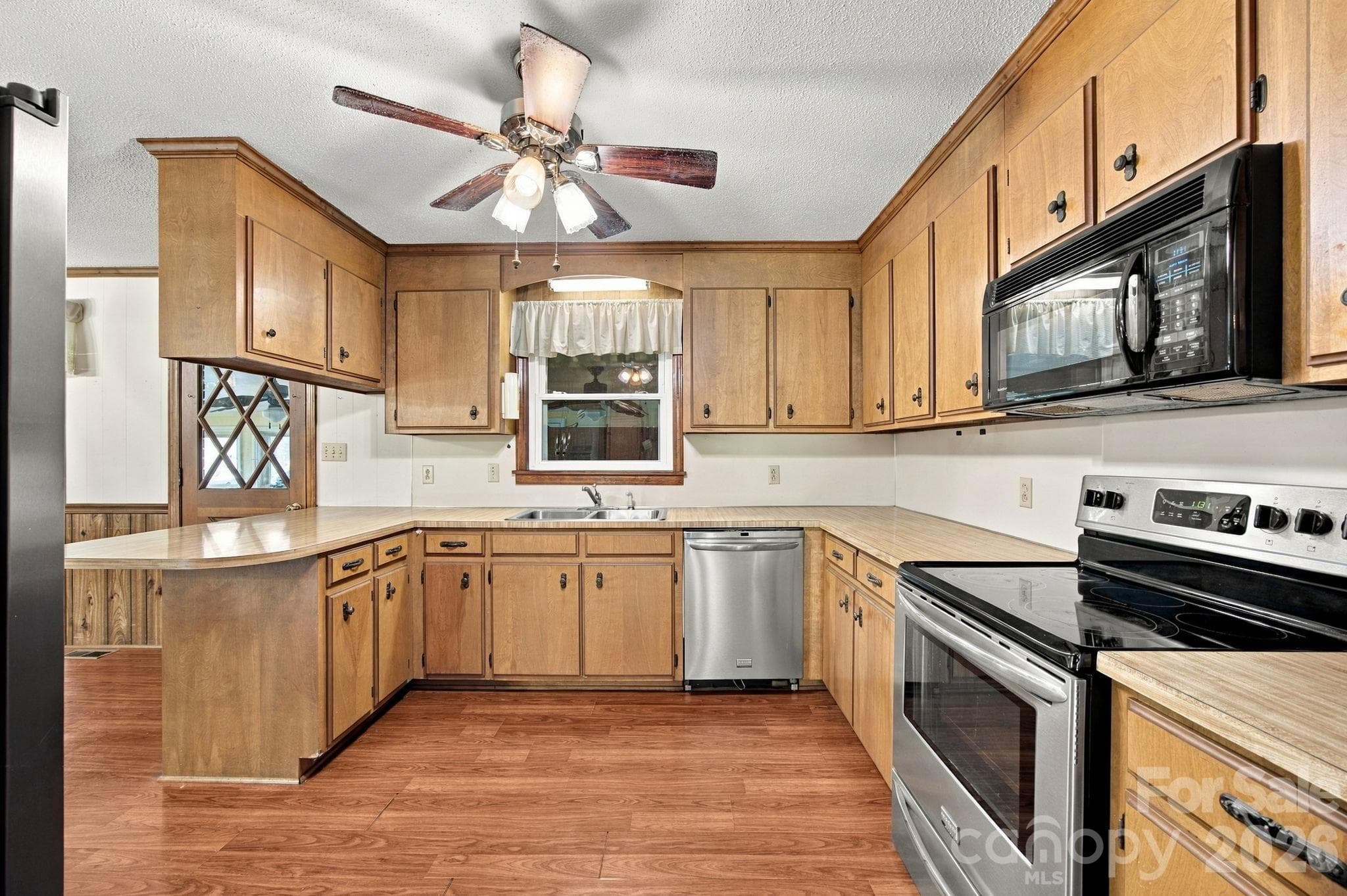 kitchen - 816 Central Avenue, Locust