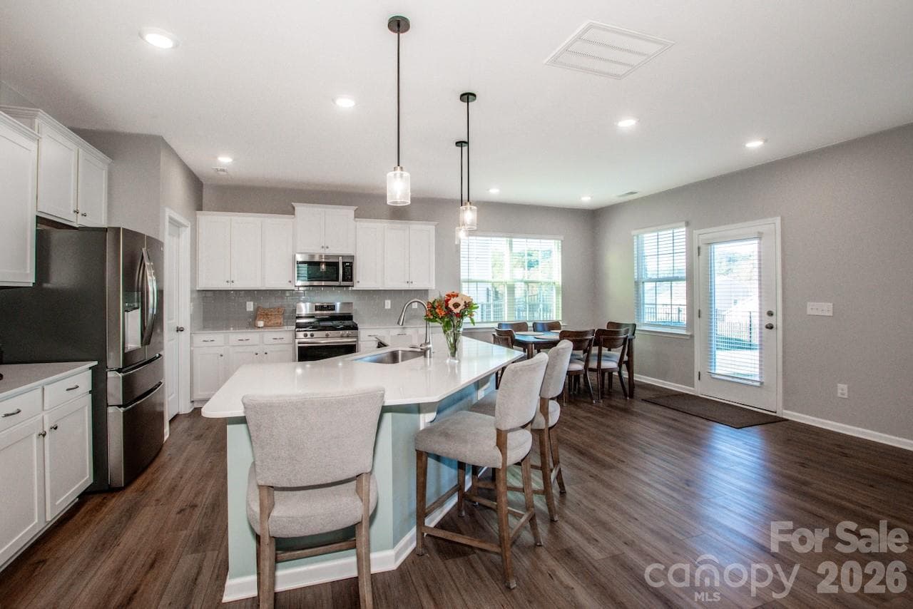 You'll Enjoy Cooking in this Kitchen! - 1944 Lowland Shade Court, Maiden