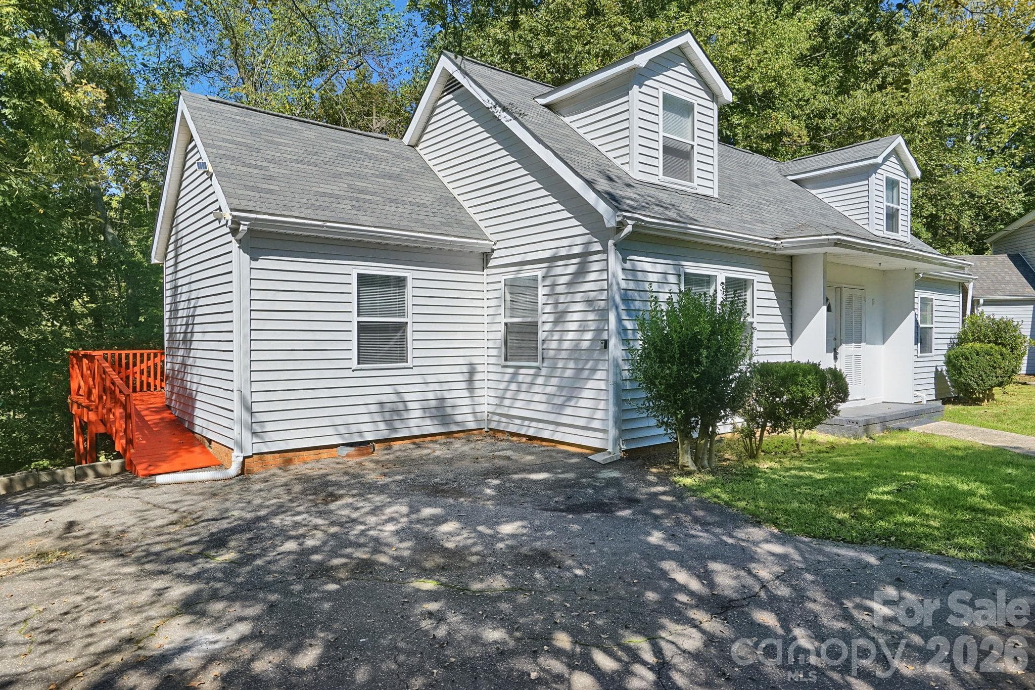 Single Family Residence at 5111 Belcamp Lane, Charlotte, photo 2 of 40