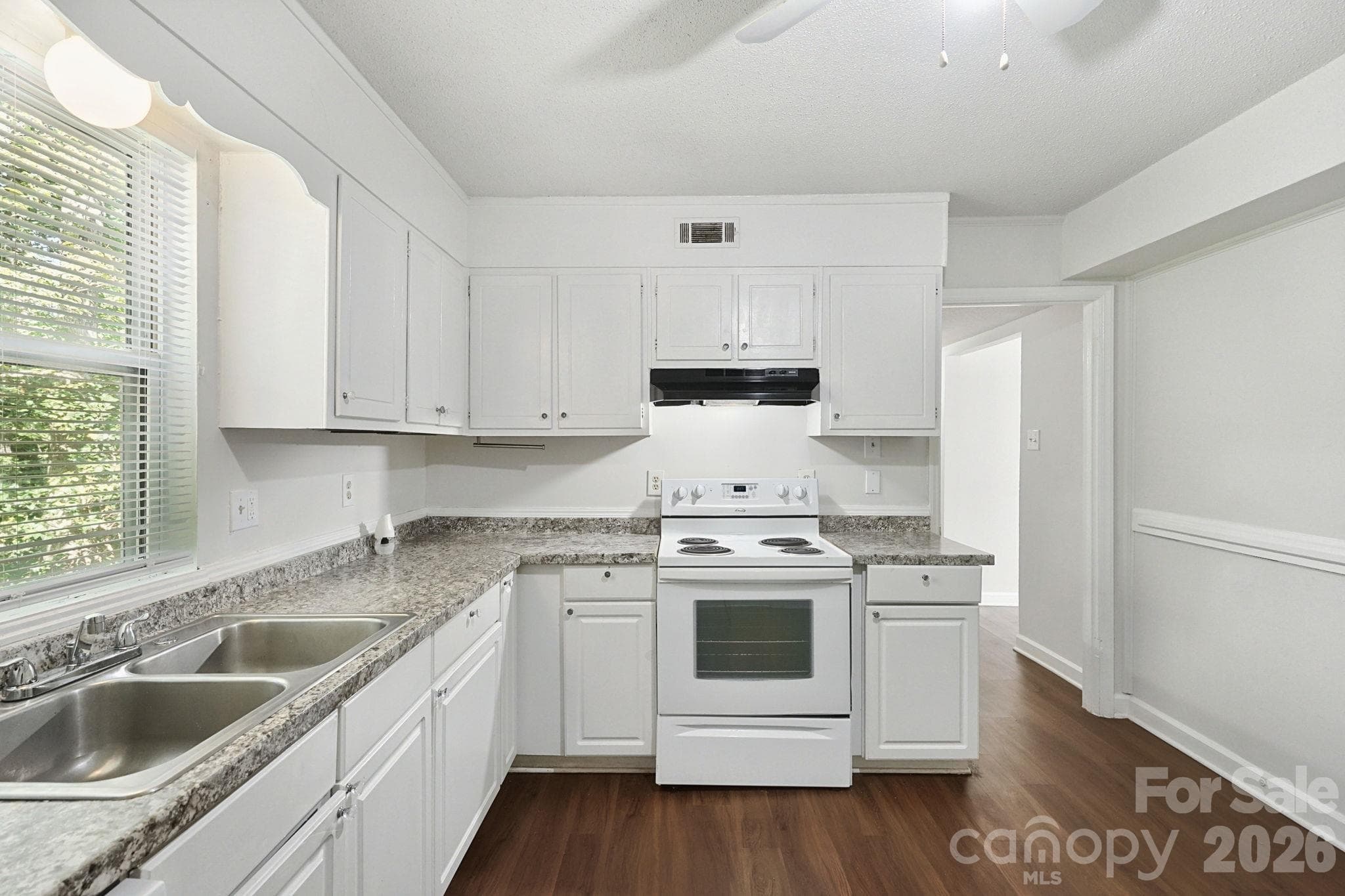 Single Family Residence at 5111 Belcamp Lane, Charlotte, photo 15 of 40