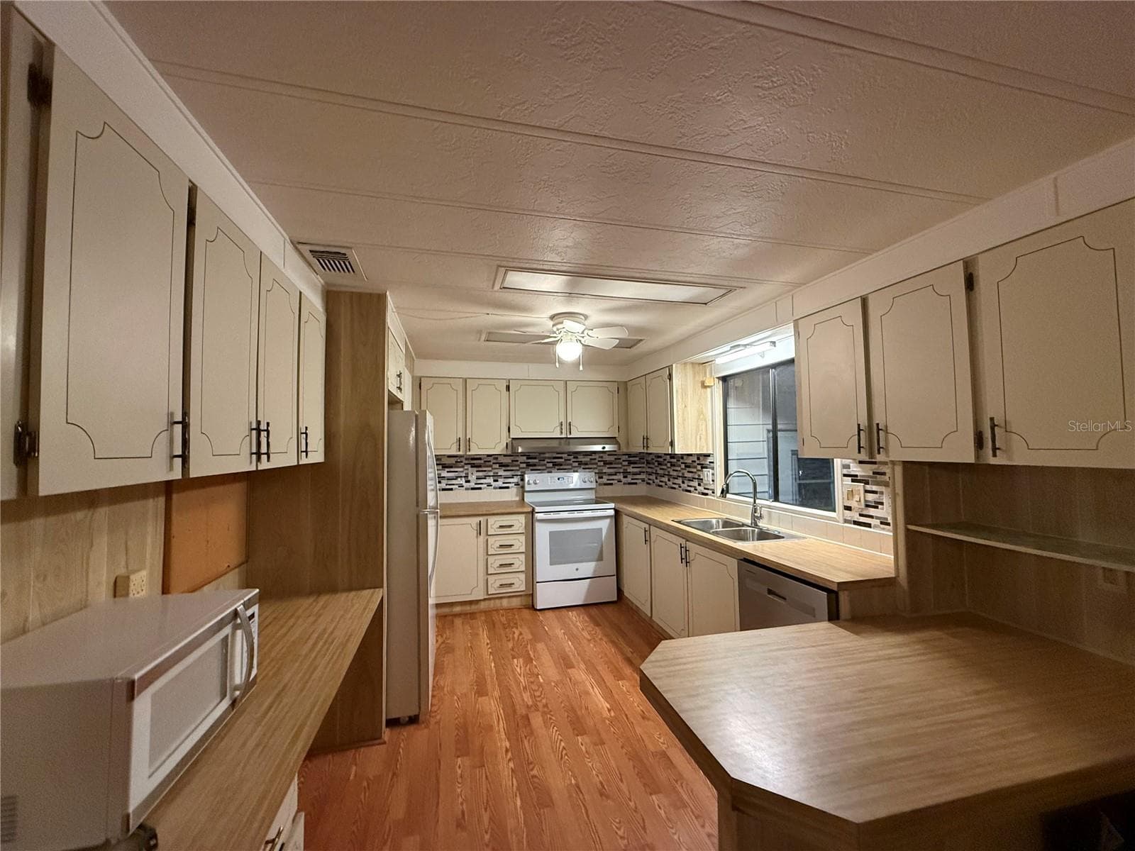 Manufactured Home at 42 ROBIN RD, WILDWOOD, photo 6 of 37