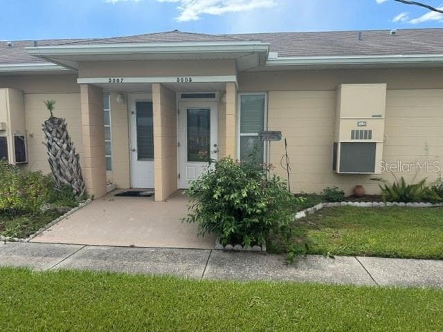 Single Family Residence at 5005 CLUB CIR, LAKE WALES, photo 2 of 15