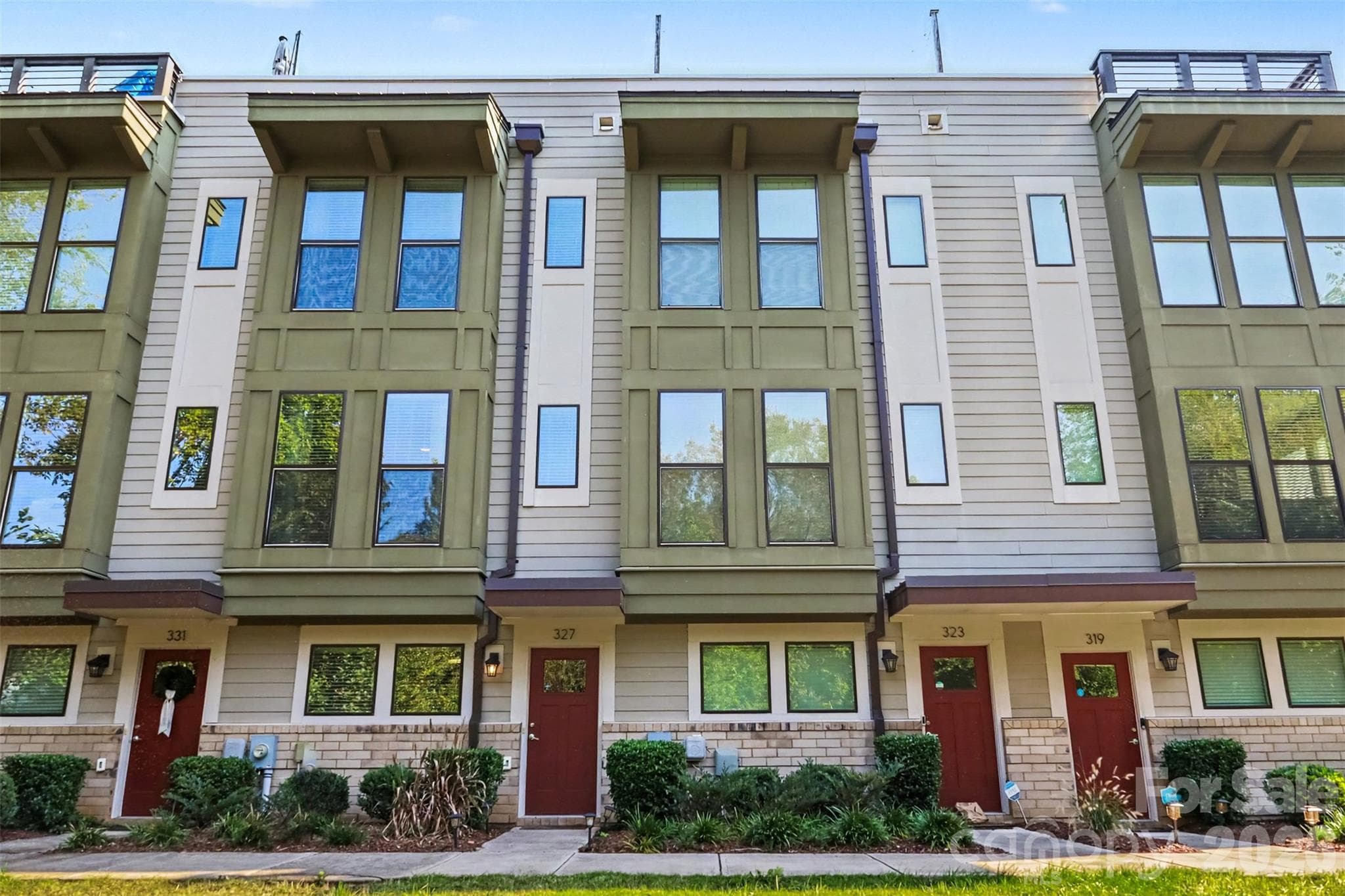 Townhouse at 327 Uptown West Drive, Charlotte, photo 2 of 33