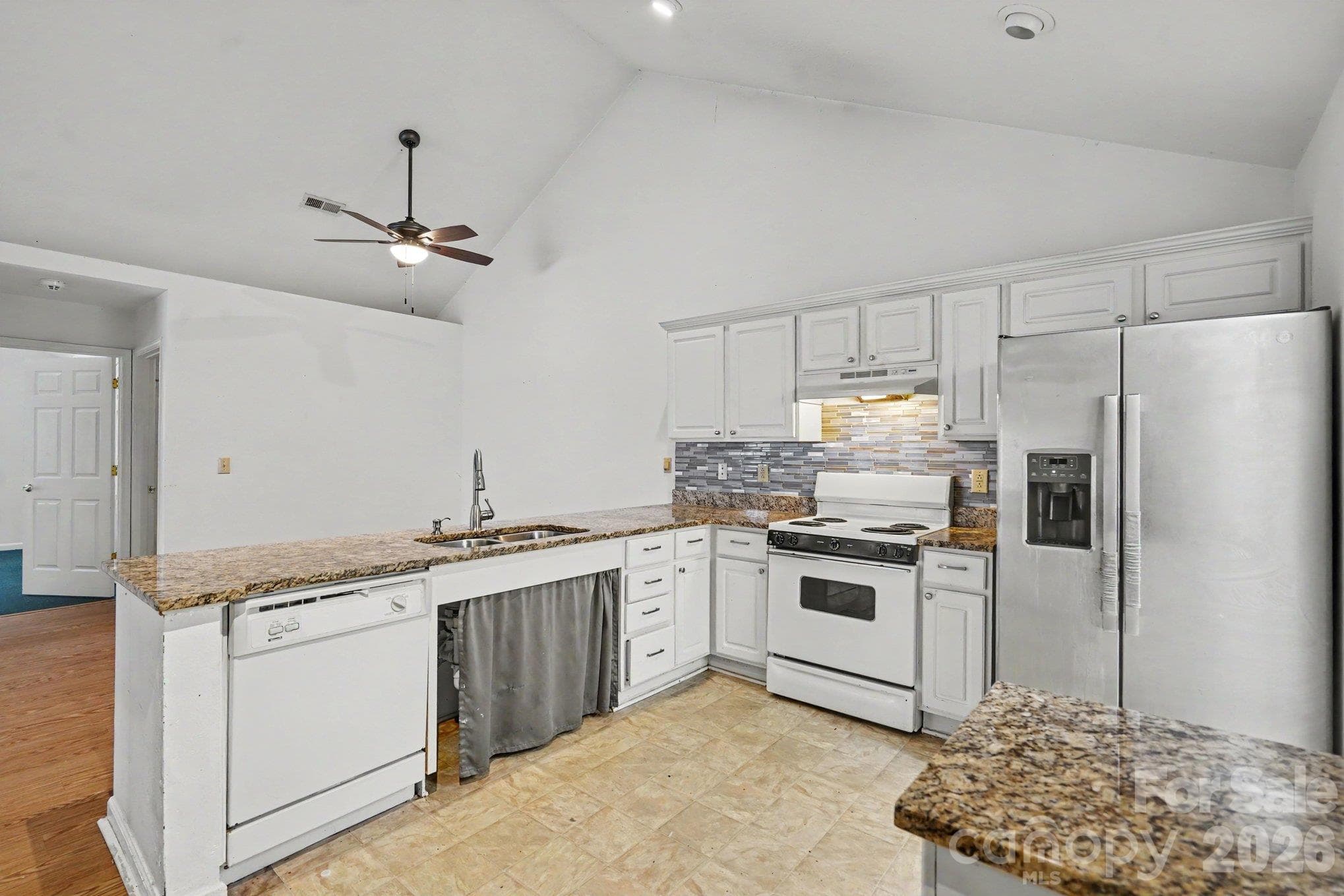 Condominium at 6809 Ledgestone Place, Charlotte, photo 16 of 38