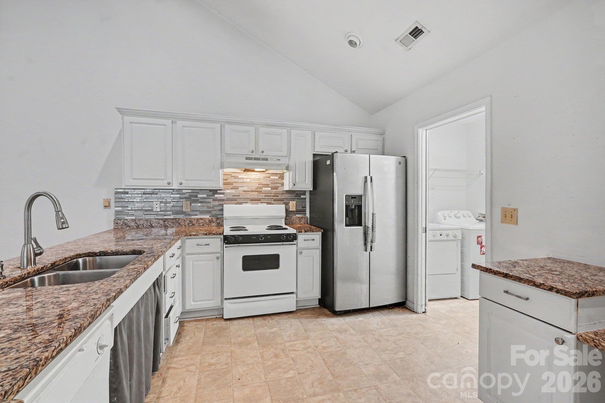 Condominium at 6809 Ledgestone Place, Charlotte, photo 17 of 38