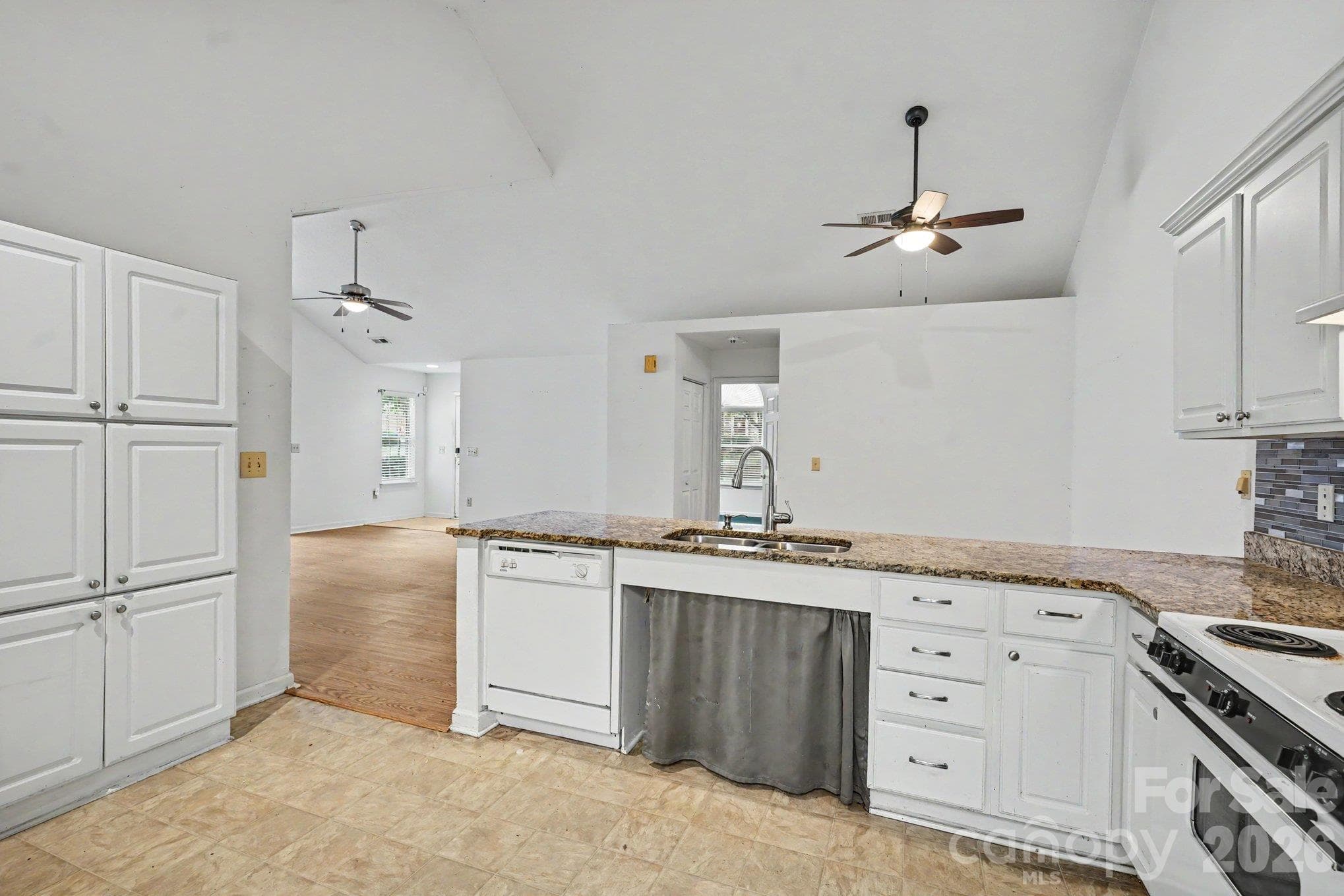 Condominium at 6809 Ledgestone Place, Charlotte, photo 18 of 38