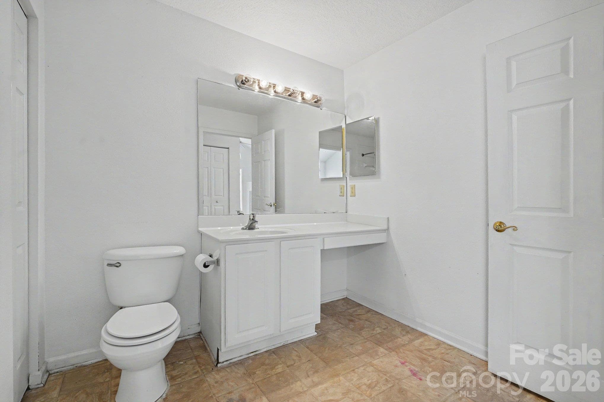 Condominium at 6809 Ledgestone Place, Charlotte, photo 19 of 38