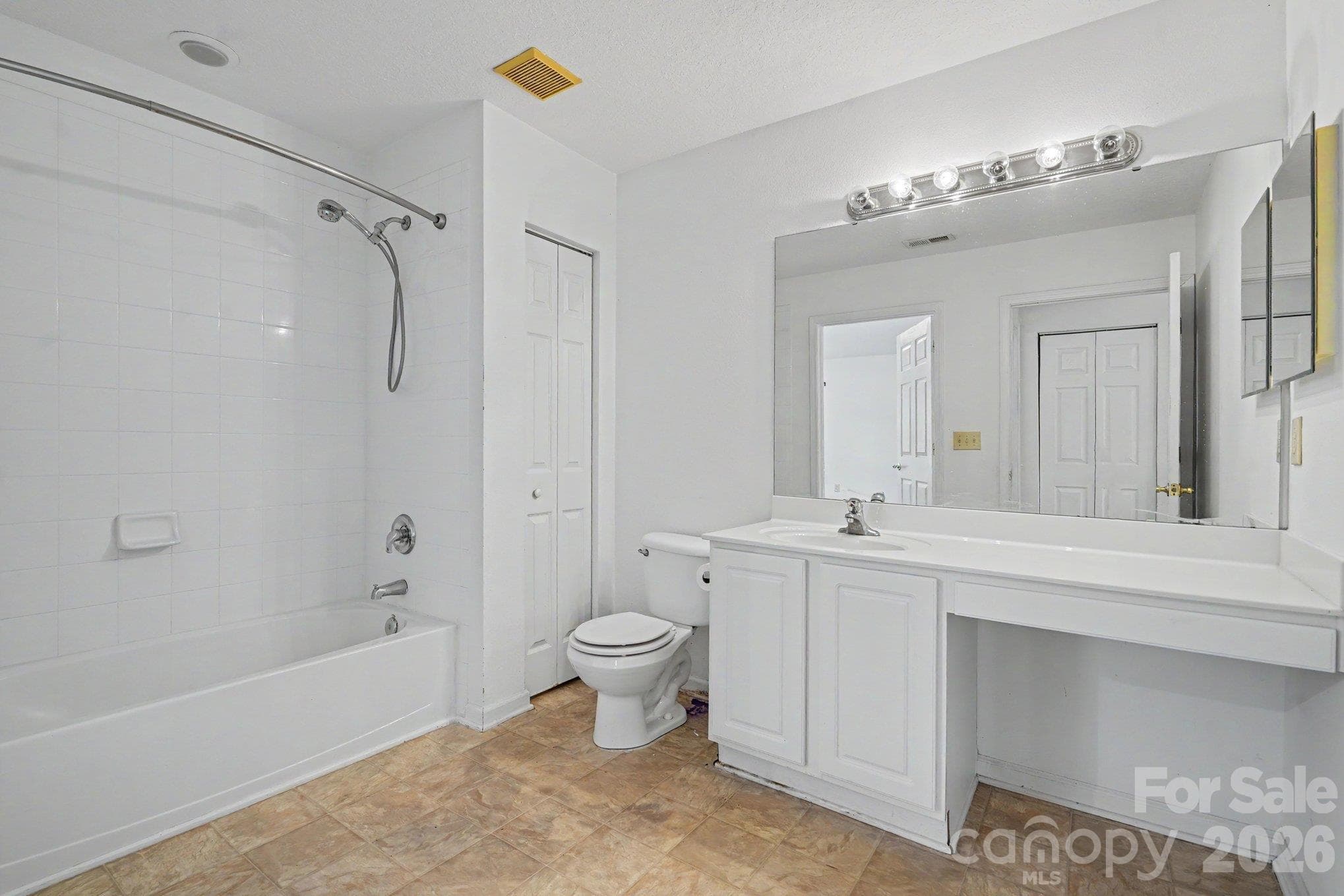 Condominium at 6809 Ledgestone Place, Charlotte, photo 25 of 38