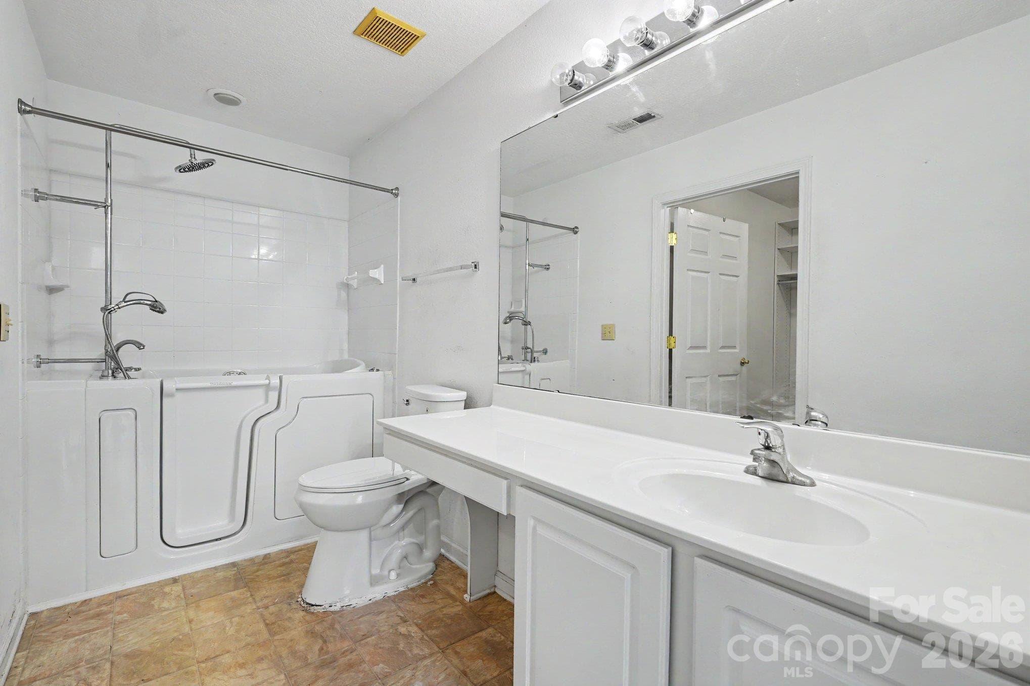 Condominium at 6809 Ledgestone Place, Charlotte, photo 34 of 38