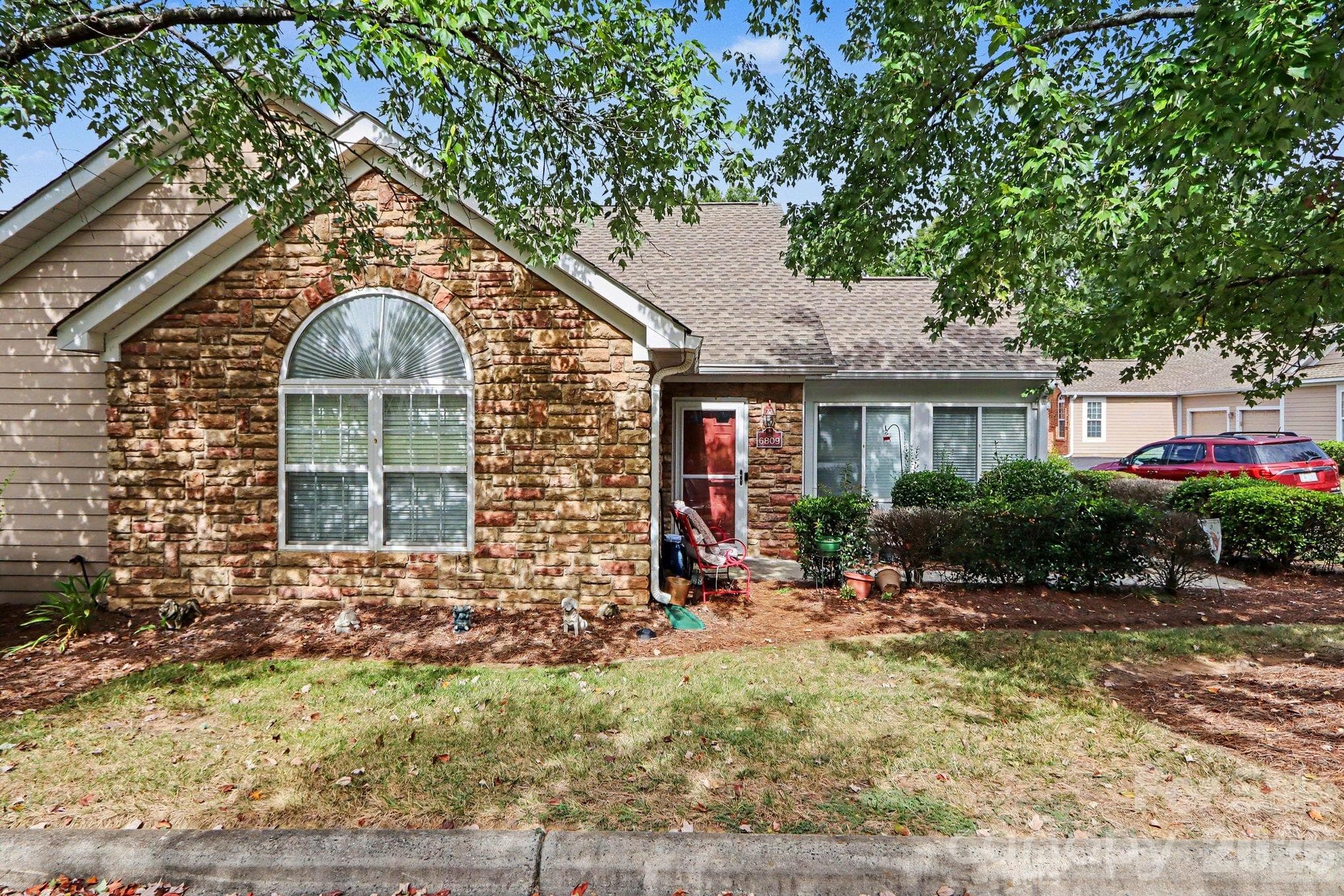 Condominium at 6809 Ledgestone Place, Charlotte, photo 37 of 38