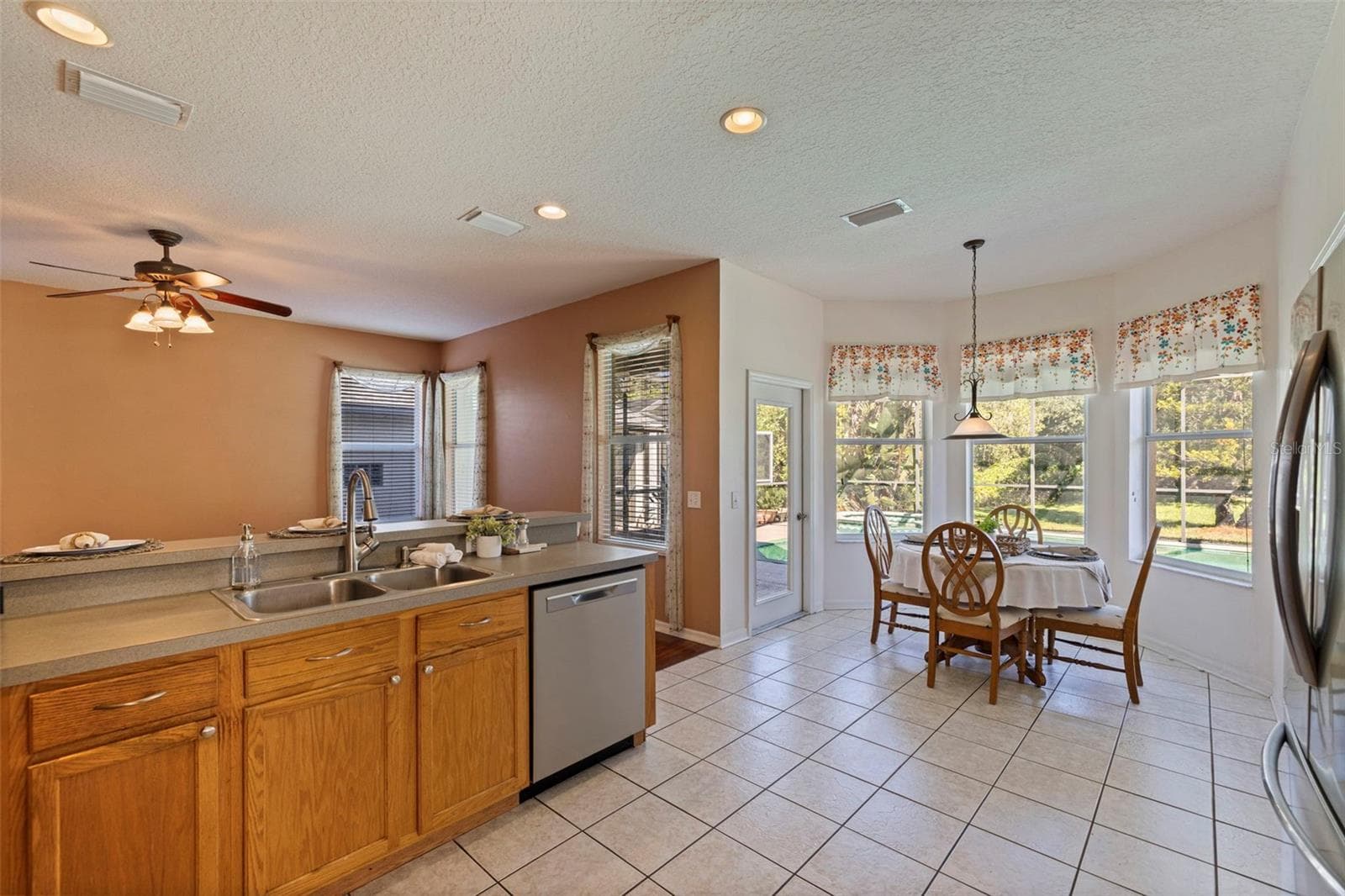 Single Family Residence at 4758 WHISPERING WIND AVE, TAMPA, photo 16 of 46