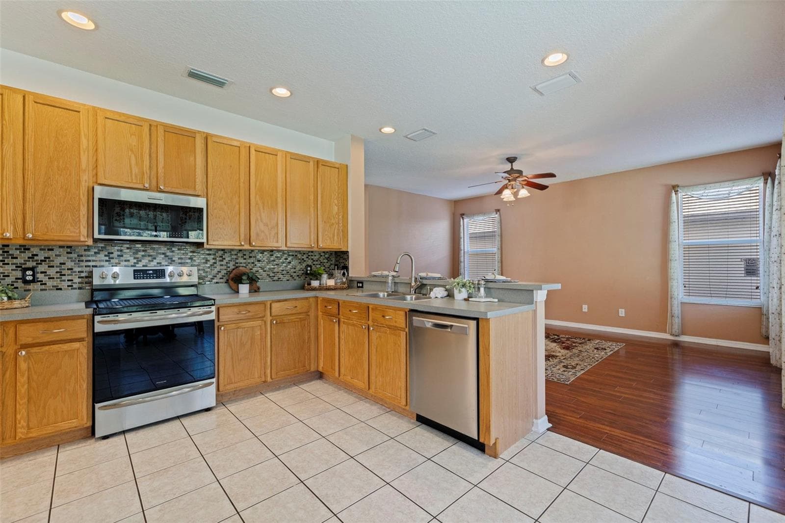 Single Family Residence at 4758 WHISPERING WIND AVE, TAMPA, photo 18 of 46