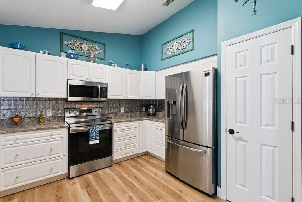 Closet pantry and many pullouts - 30749 GLENN DR, TAVARES