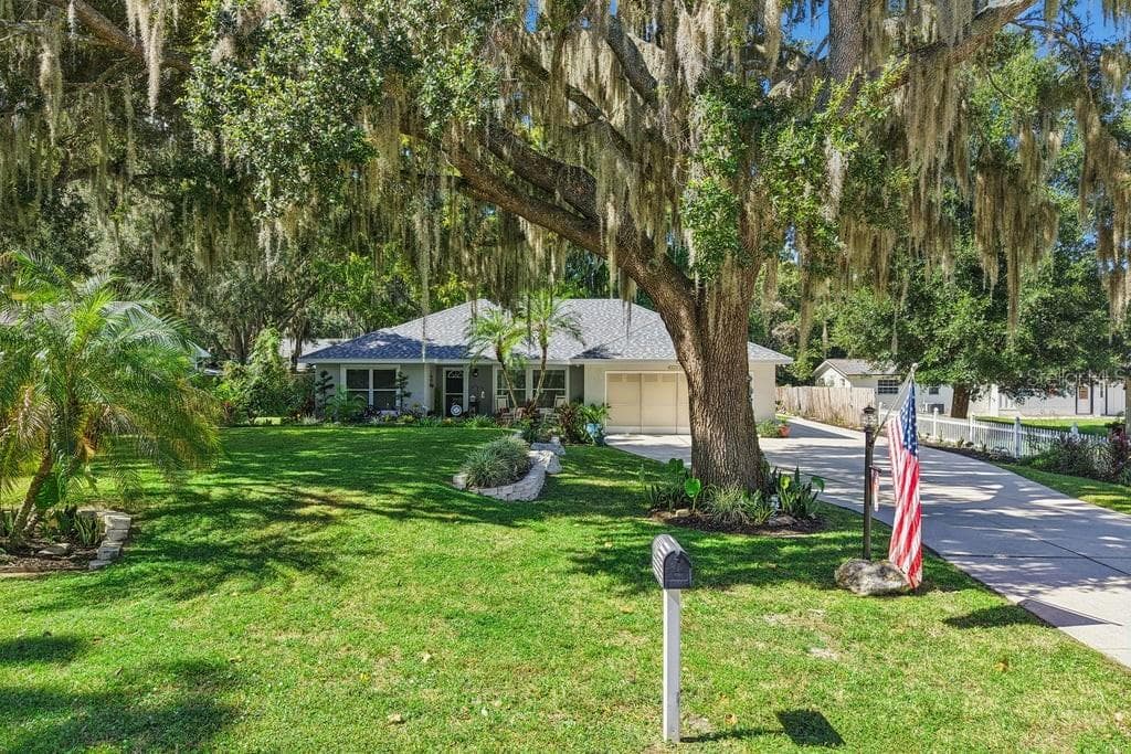 Single Family Residence at 30749 GLENN DR, TAVARES, photo 39 of 48