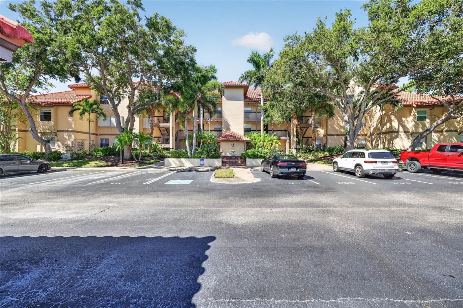 Condominium at 2400 FEATHER SOUND DR #1121, CLEARWATER, photo 2 of 35