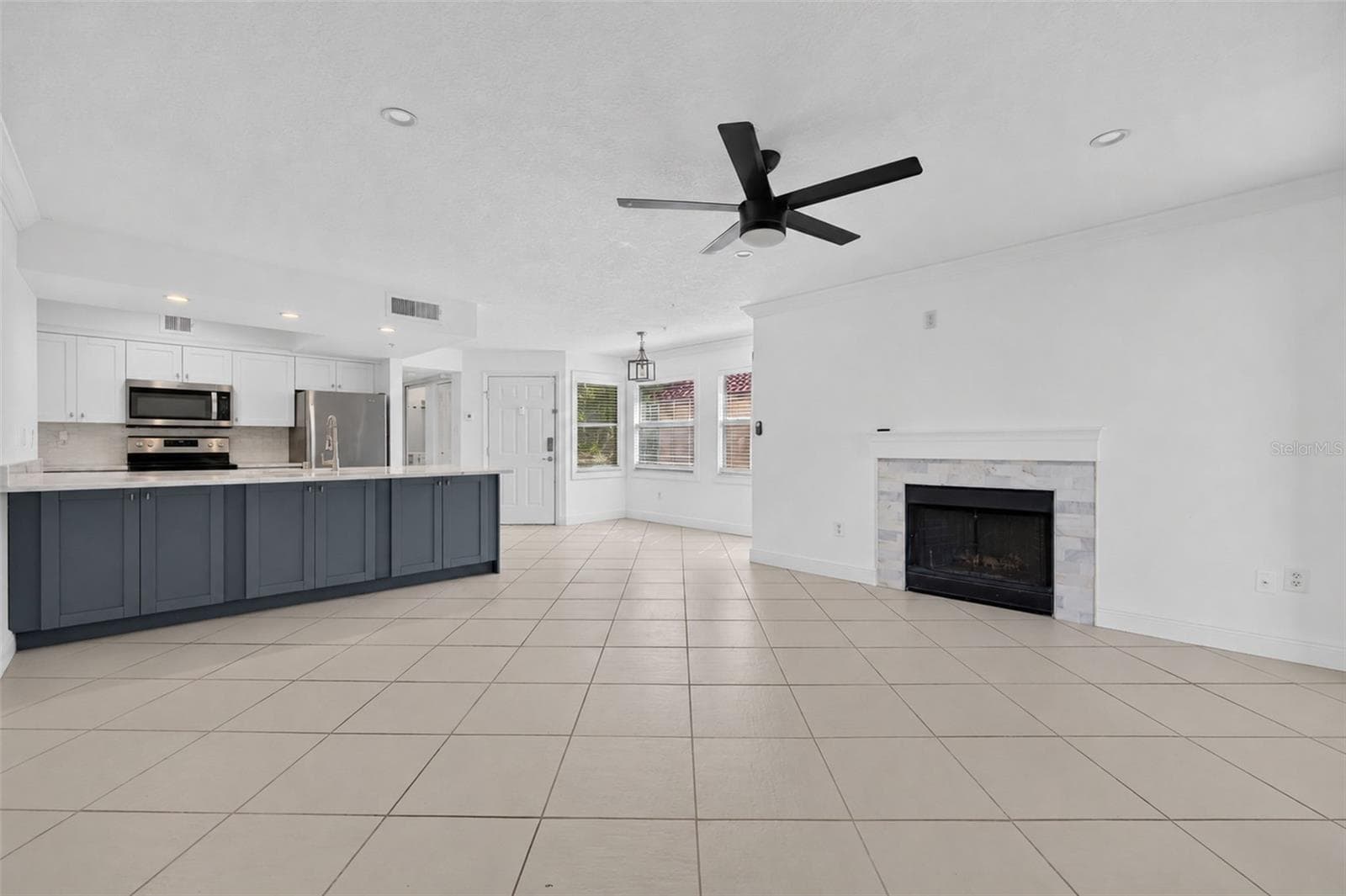 Condominium at 2400 FEATHER SOUND DR #1121, CLEARWATER, photo 7 of 35