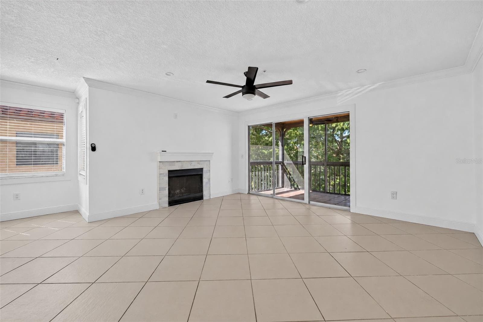 Condominium at 2400 FEATHER SOUND DR #1121, CLEARWATER, photo 8 of 35