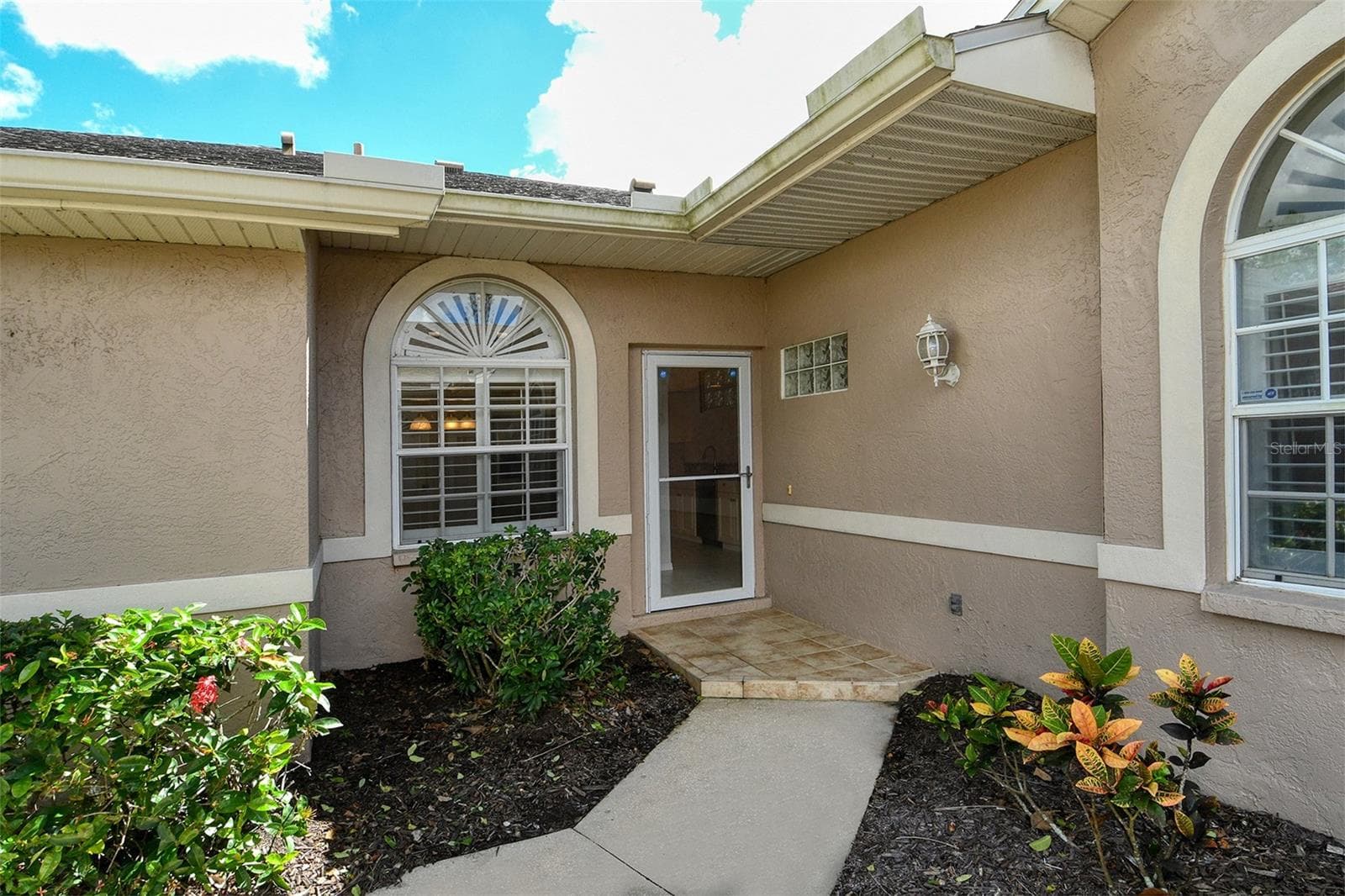 Entry - 5126 BLUE ASH AVE, SARASOTA