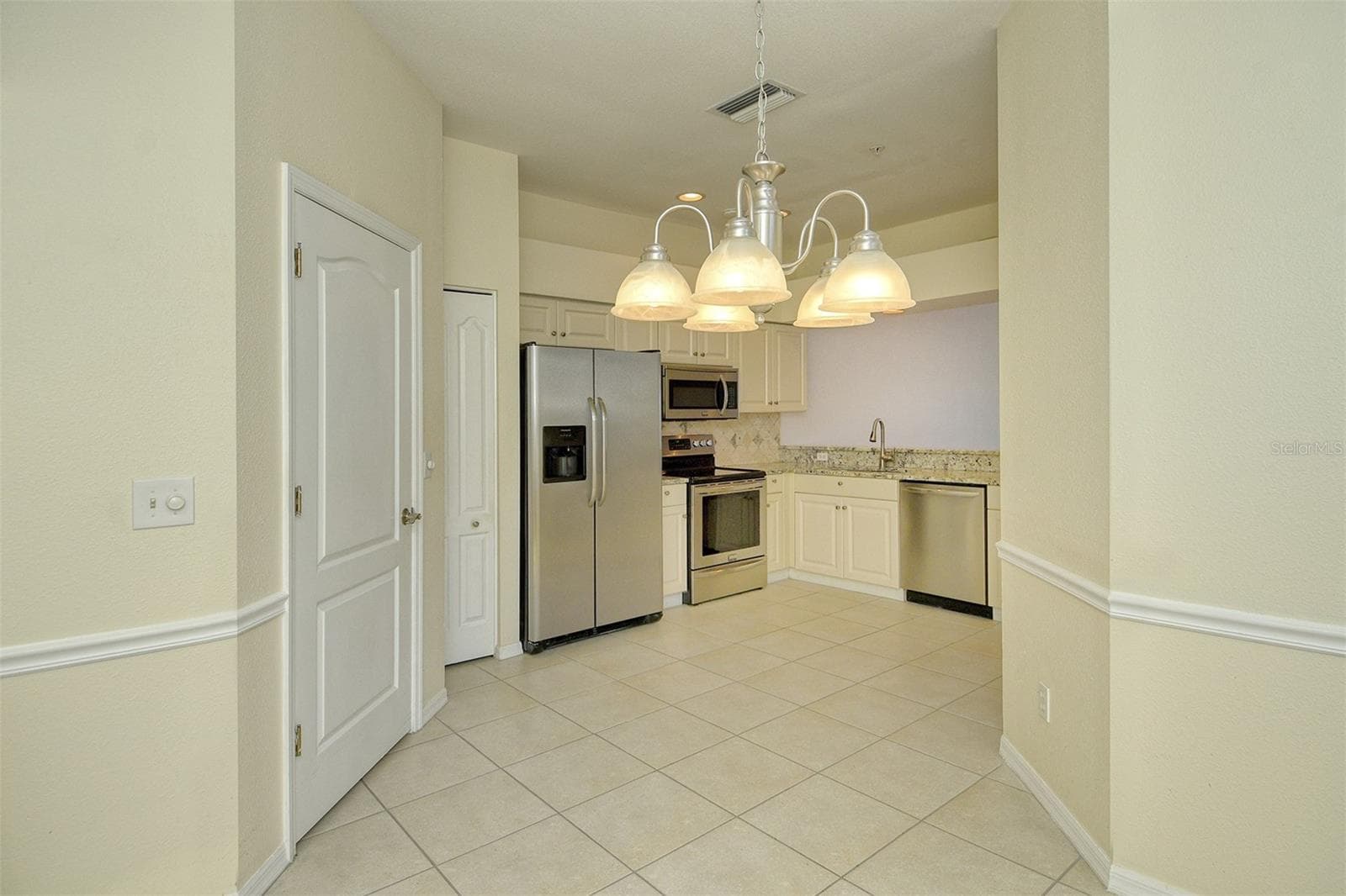 Breakfast Nook - 5126 BLUE ASH AVE, SARASOTA