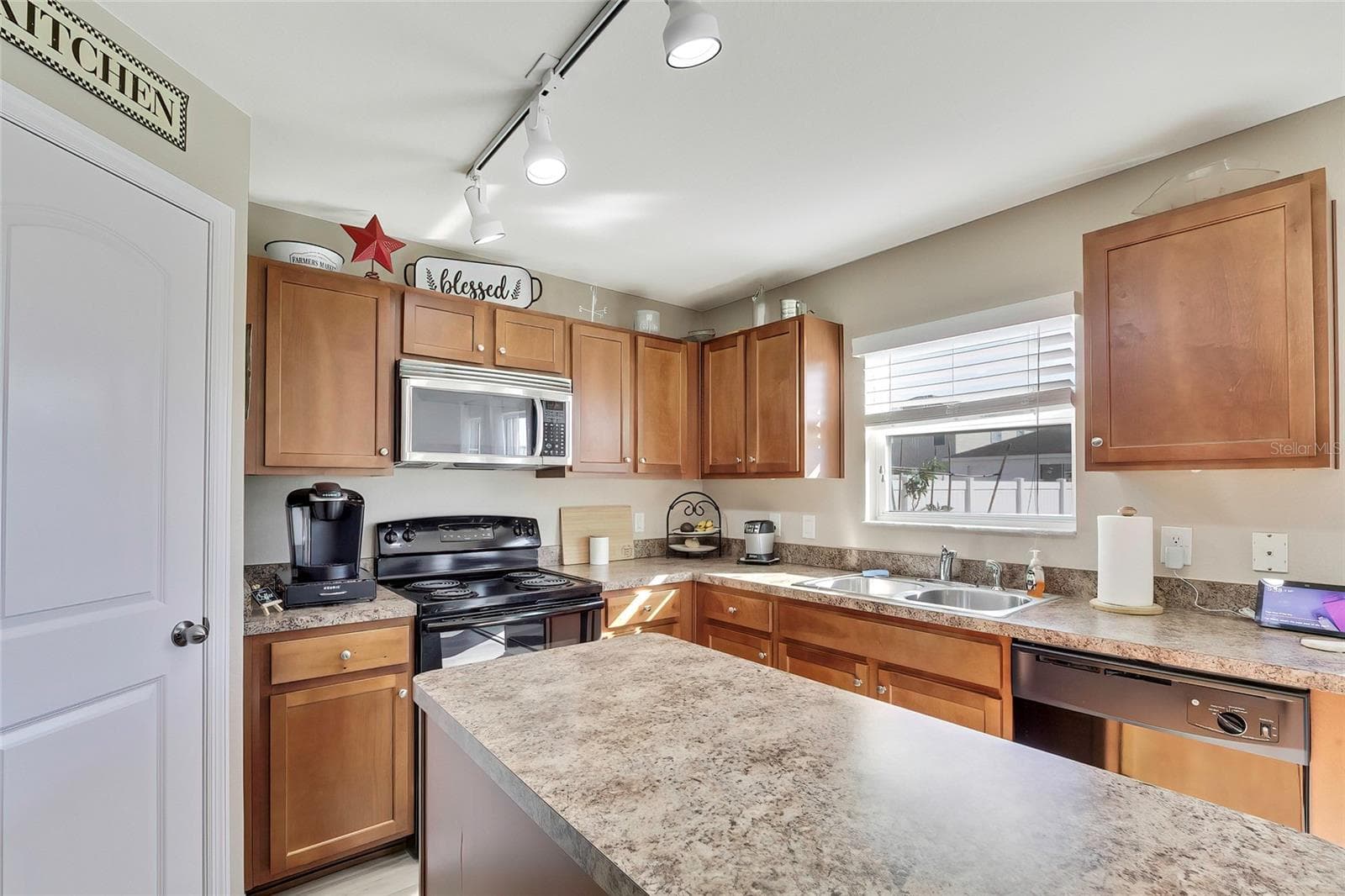 Island Kitchen - 4166 SAND RIDGE BLVD, SPRING HILL