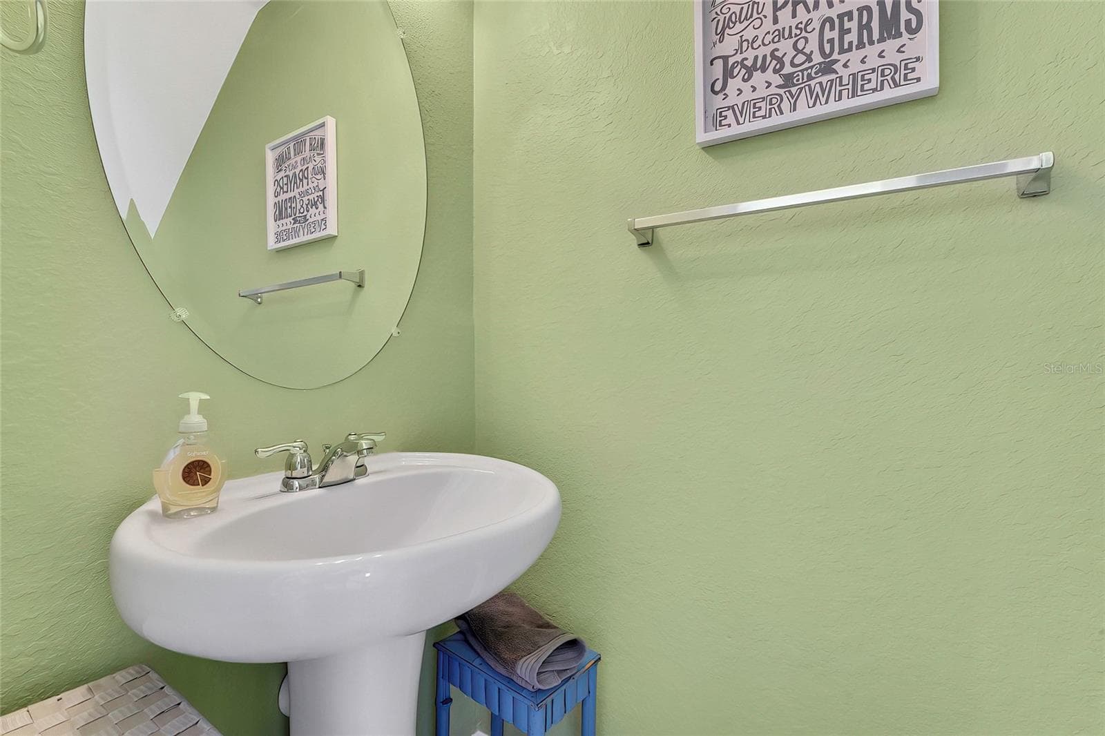 Half bath on main floor - 4166 SAND RIDGE BLVD, SPRING HILL