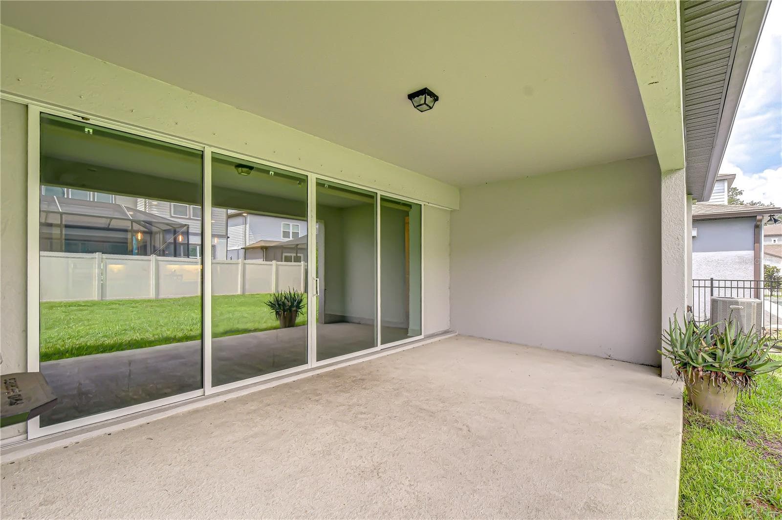 Single Family Residence at 13857 SHARP HAWK DR, RIVERVIEW, photo 3 of 36