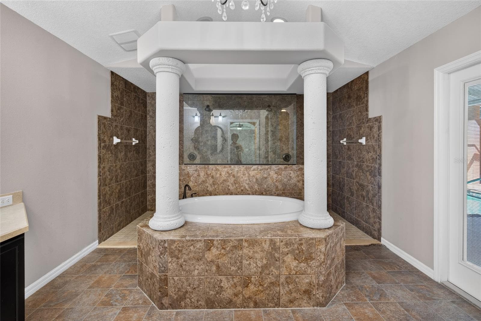 Jetted Soaking Tub - 5286 W YEARLING DR, BEVERLY HILLS