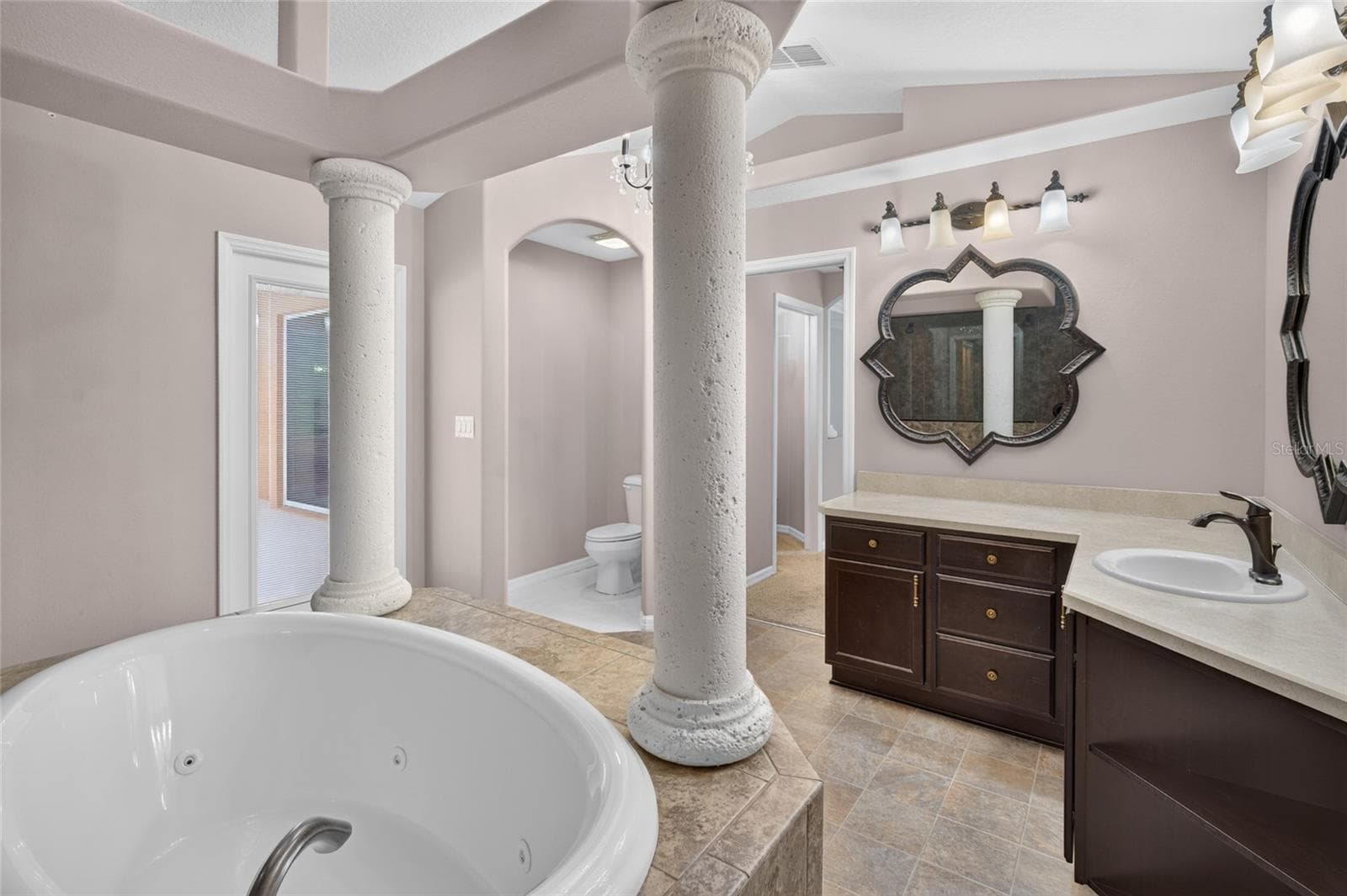 Jetted Soaking Tub - 5286 W YEARLING DR, BEVERLY HILLS