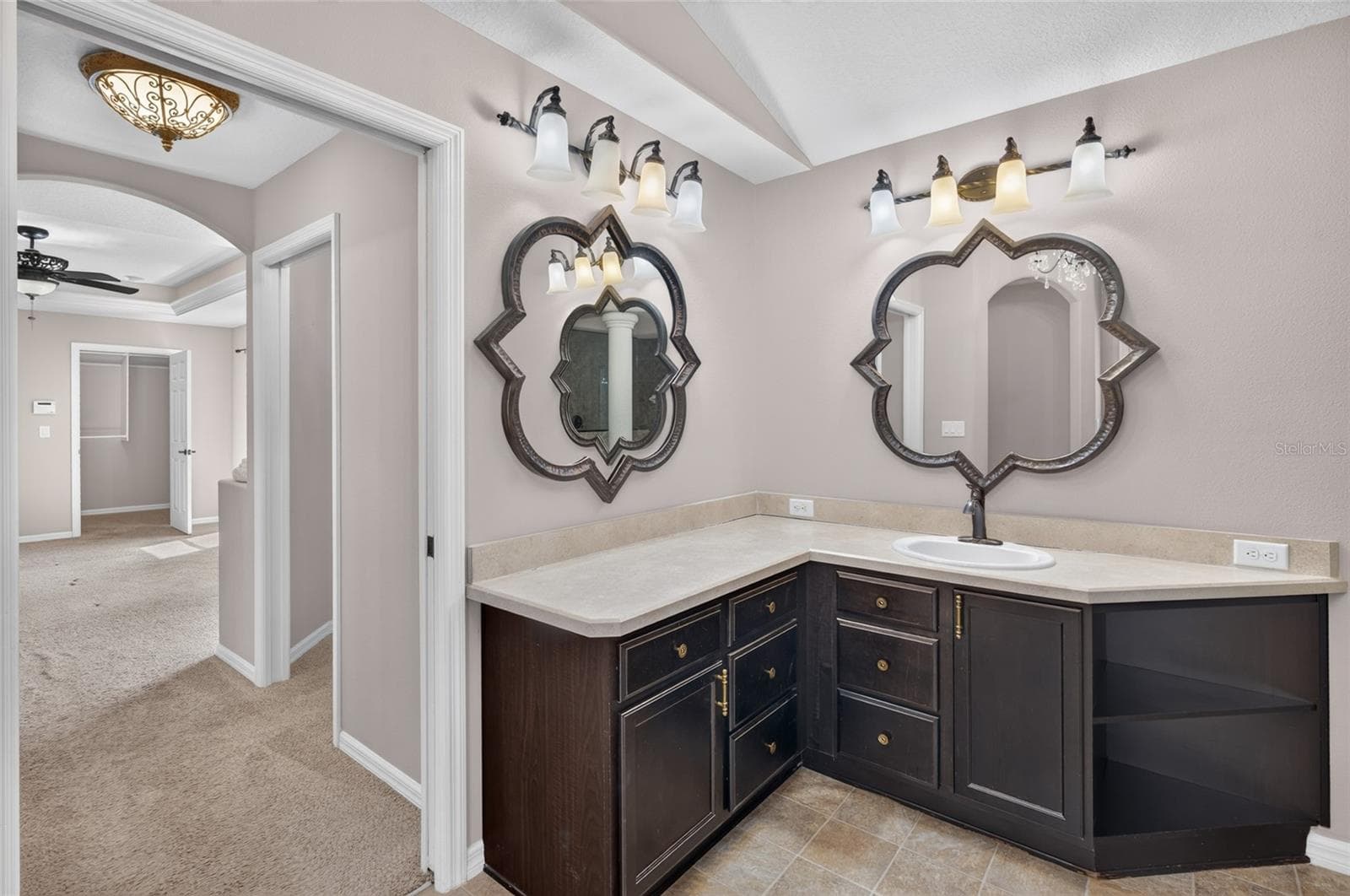 Dual Sinks - 5286 W YEARLING DR, BEVERLY HILLS