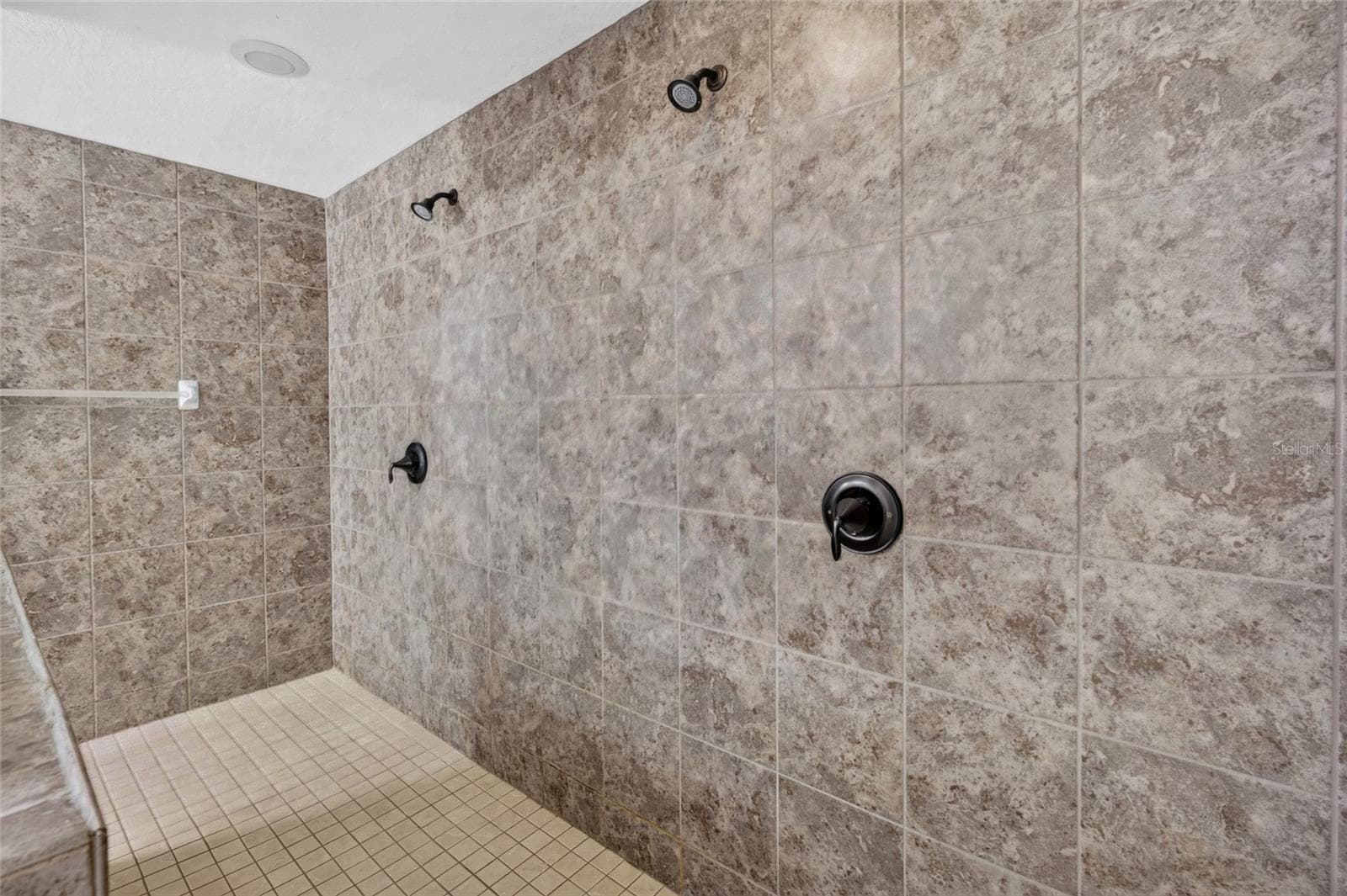 Dual Head Shower - 5286 W YEARLING DR, BEVERLY HILLS