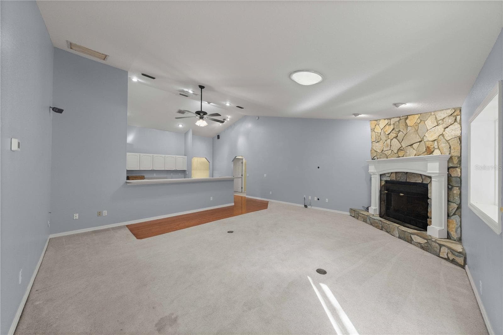 Living room - 7156 NW 11TH ST, OCALA