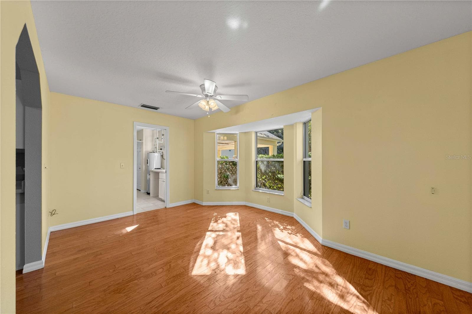Dinning room with bay window - 7156 NW 11TH ST, OCALA