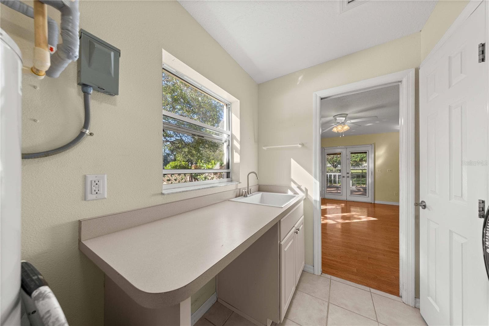 Laundry room with sink - 7156 NW 11TH ST, OCALA