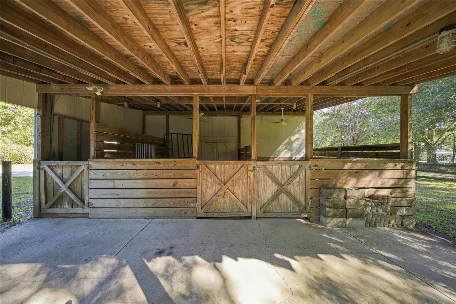 2 stalls - 7156 NW 11TH ST, OCALA