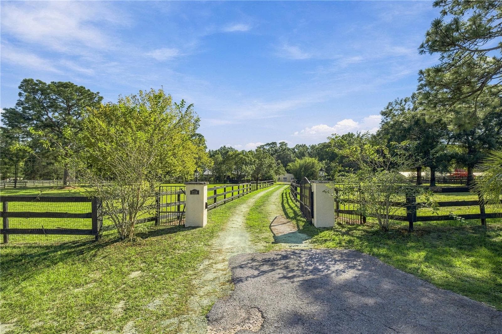 Gated entrance - 7156 NW 11TH ST, OCALA