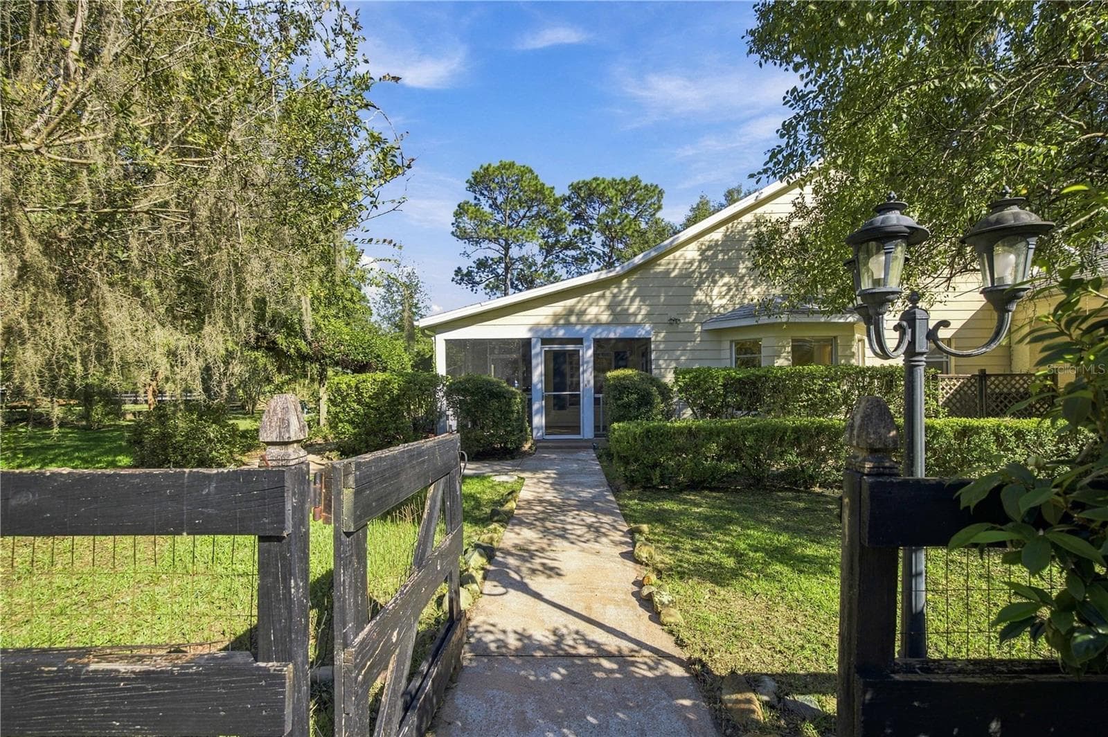 Side view of house - 7156 NW 11TH ST, OCALA