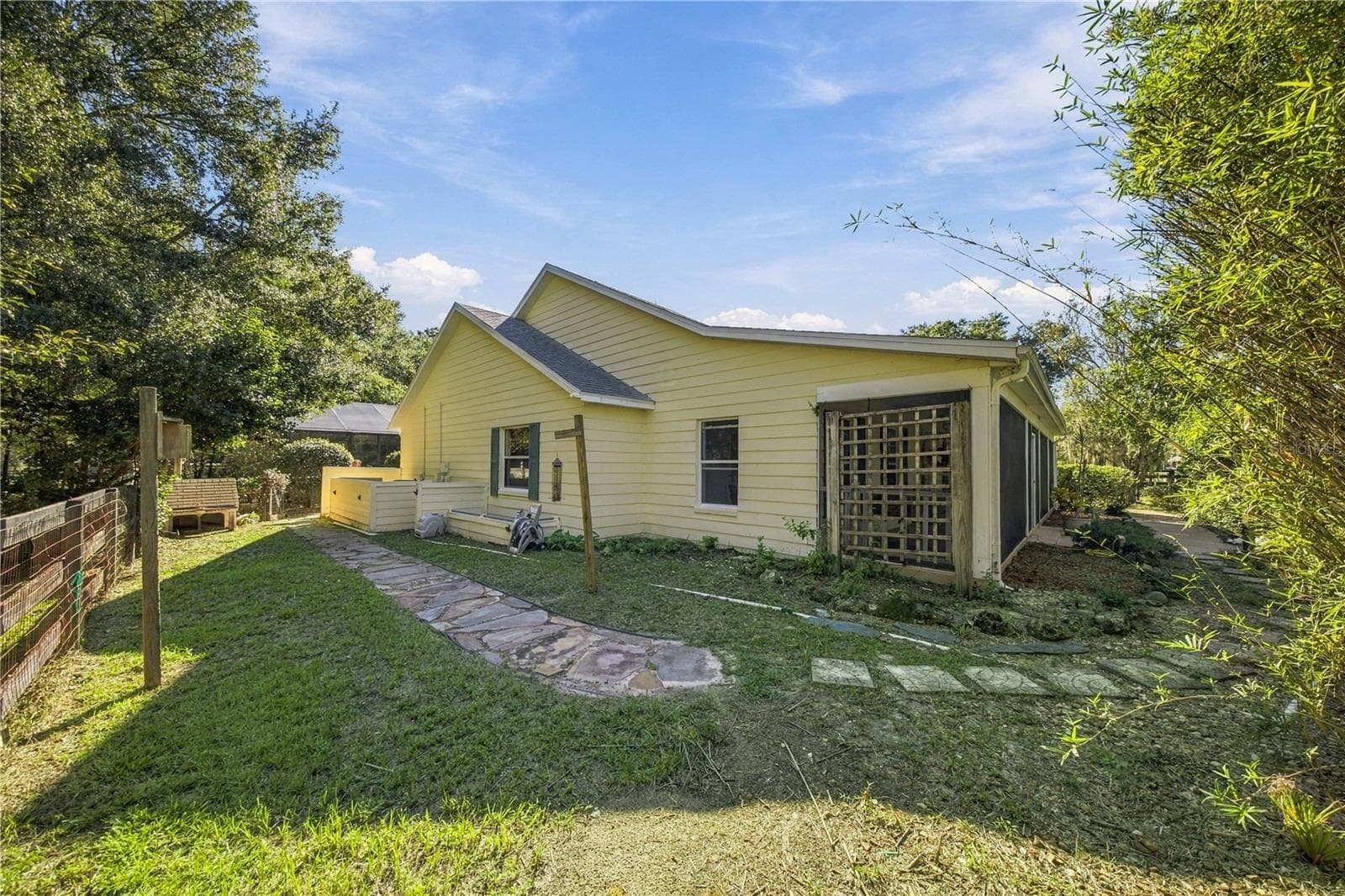 Side view - 7156 NW 11TH ST, OCALA