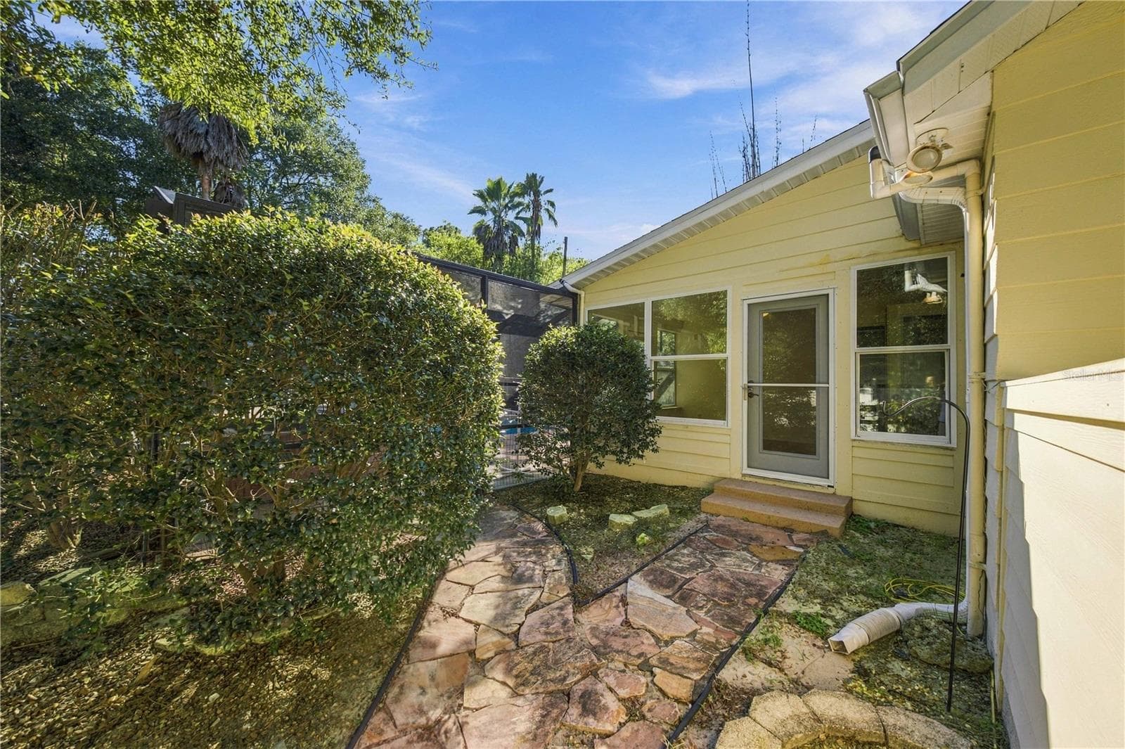 Side view - 7156 NW 11TH ST, OCALA