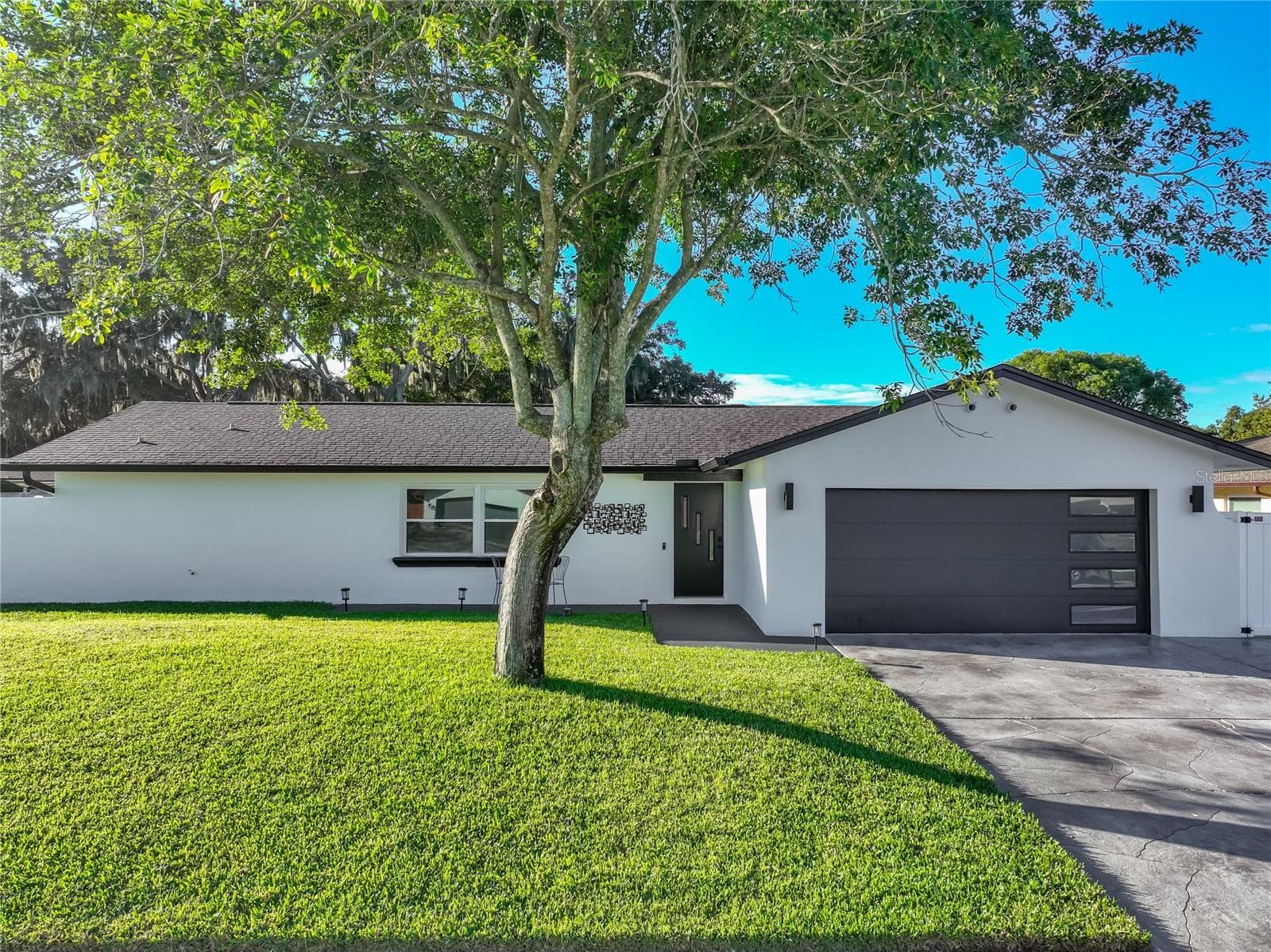 7536 VILLAGE GREEN DR