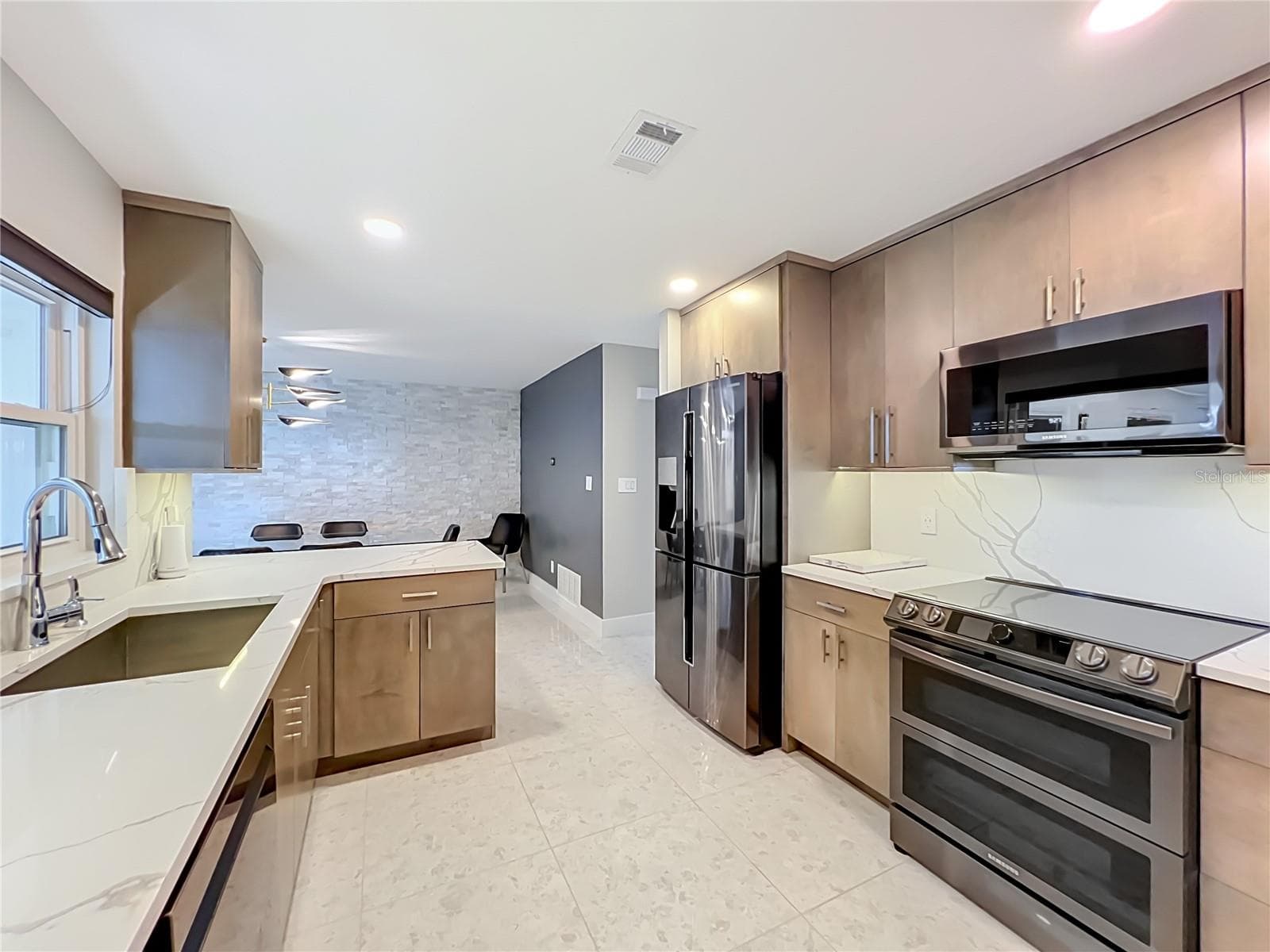 Single Family Residence at 7536 VILLAGE GREEN DR, WINTER PARK, photo 7 of 35