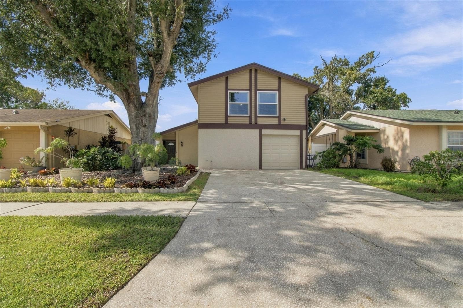 Single Family Residence at 4830 GROVE POINT DR, TAMPA, photo 2 of 63