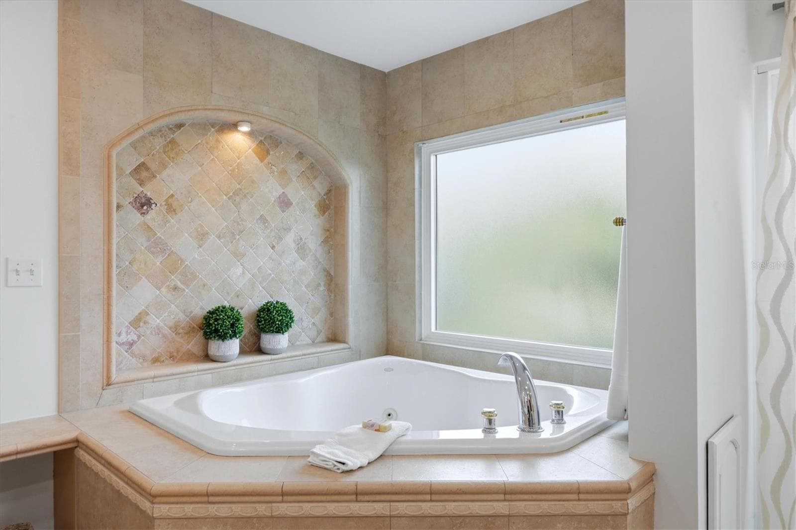 Garden Tub - 7313 STARFISH DR, SARASOTA