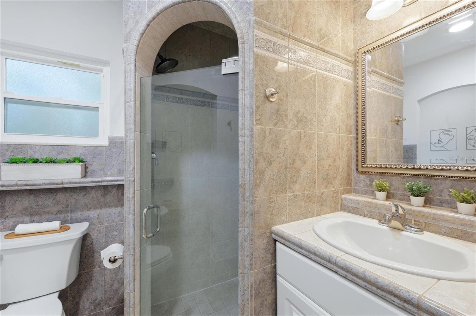 Guest suite bathroom - 7313 STARFISH DR, SARASOTA