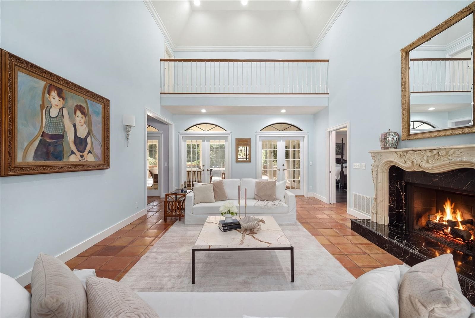 Great room with 20' ceilings - 8121 SW 45TH LN, GAINESVILLE