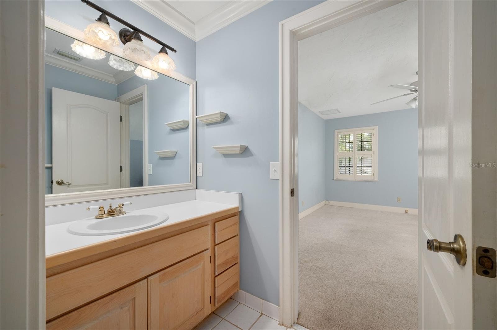 Jack and Jill bathroom - 8121 SW 45TH LN, GAINESVILLE