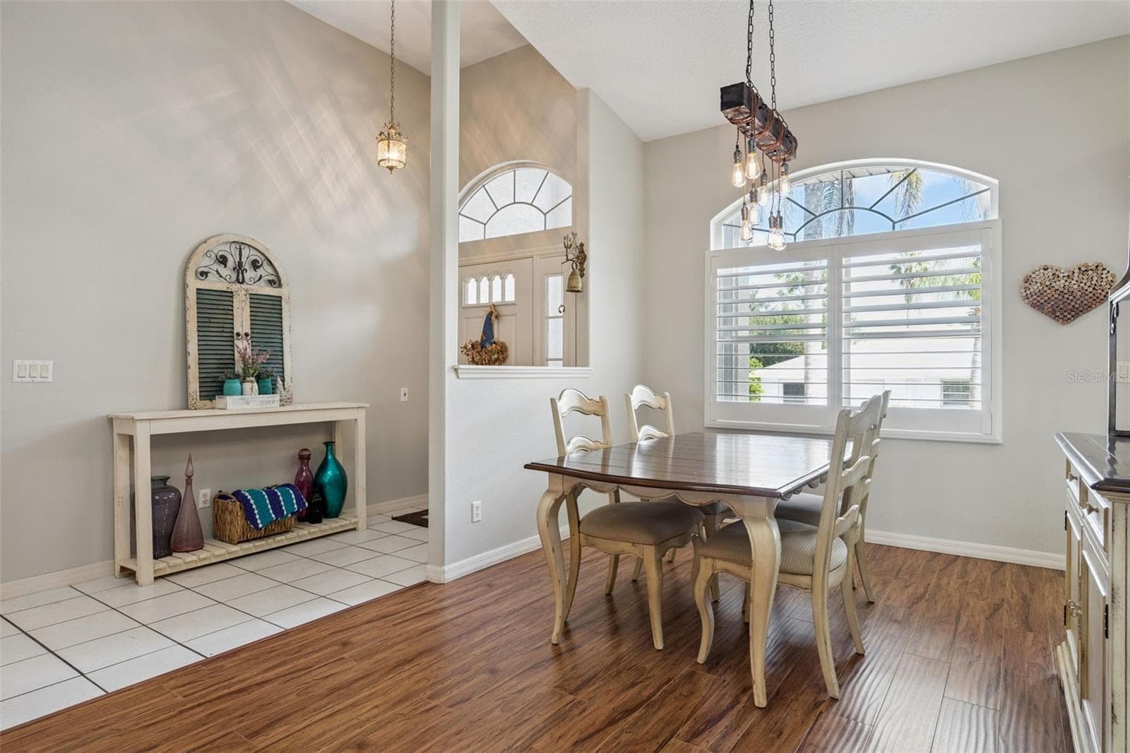 Dining and foyer - 21113 EDINBOROUGH PL, LEESBURG